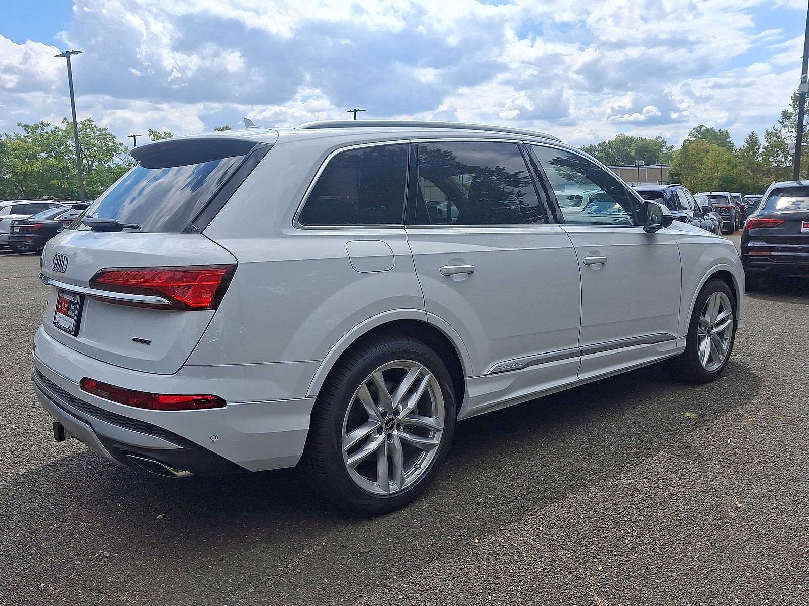 Thumbnail: 2025 Audi Q7 - 12