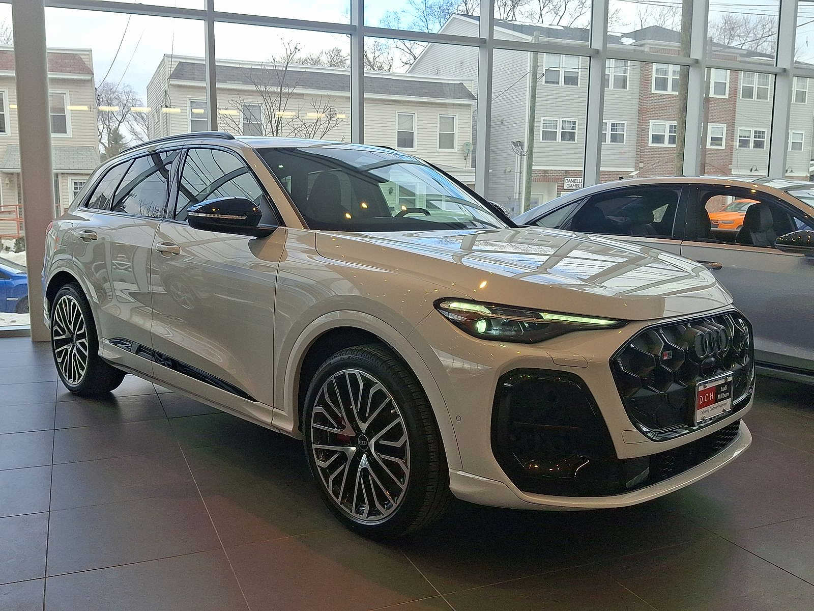 Thumbnail: 2025 Audi SQ5 - 2