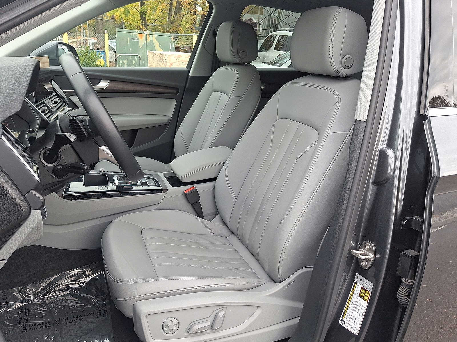 Thumbnail: 2022 Audi Q5 - 11