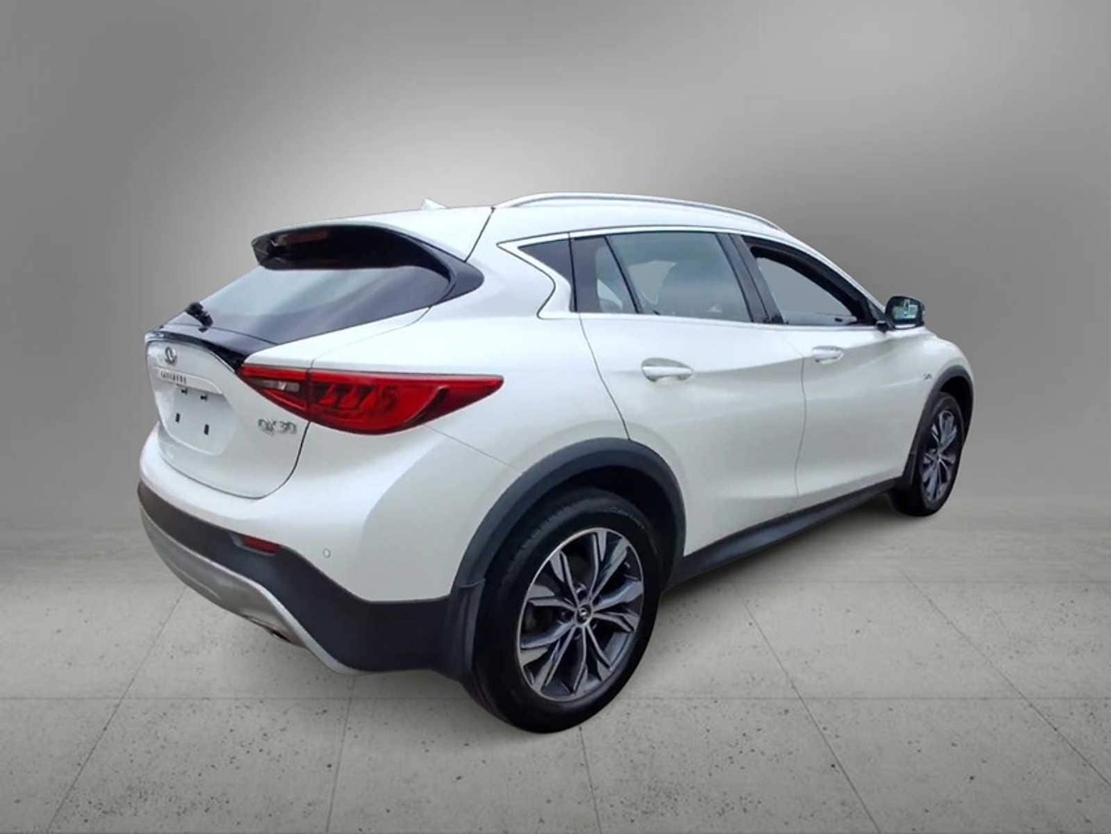 Thumbnail: 2017 INFINITI QX30 - 8