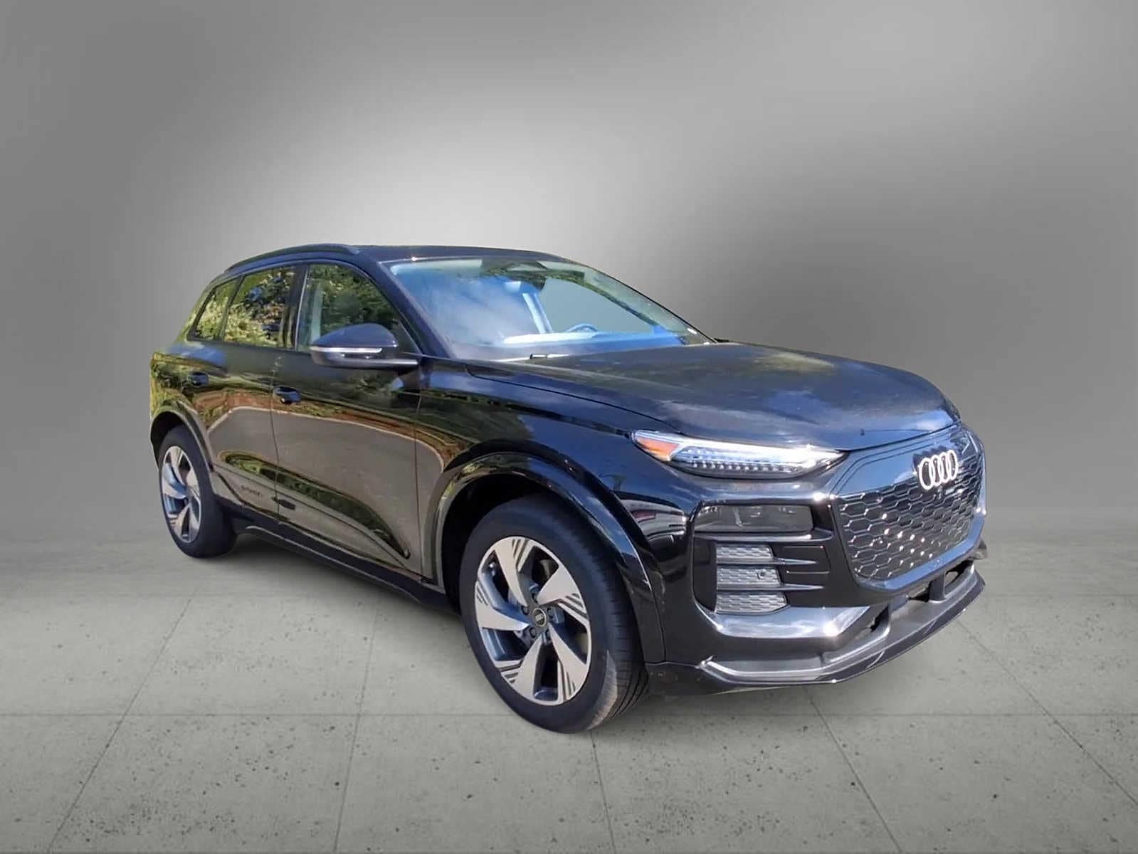 Thumbnail: 2025 Audi Q6 e-tron - 4