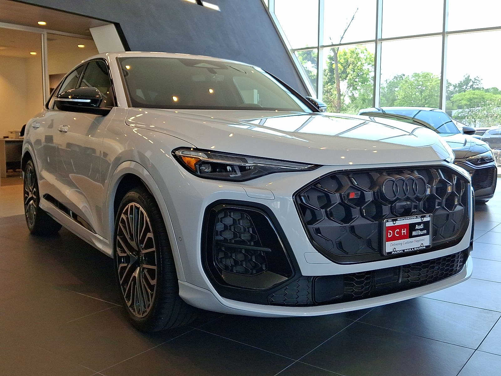 Thumbnail: 2026 Audi SQ5 - 16