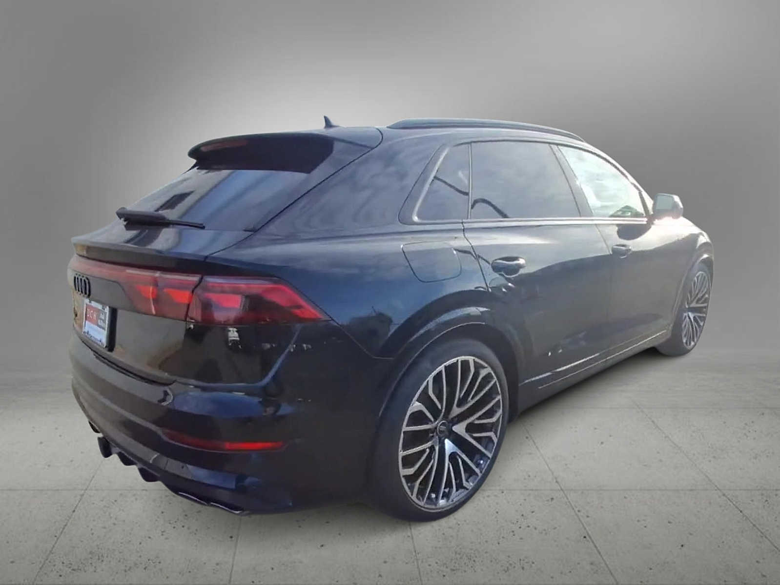 Thumbnail: 2026 Audi SQ8 - 8