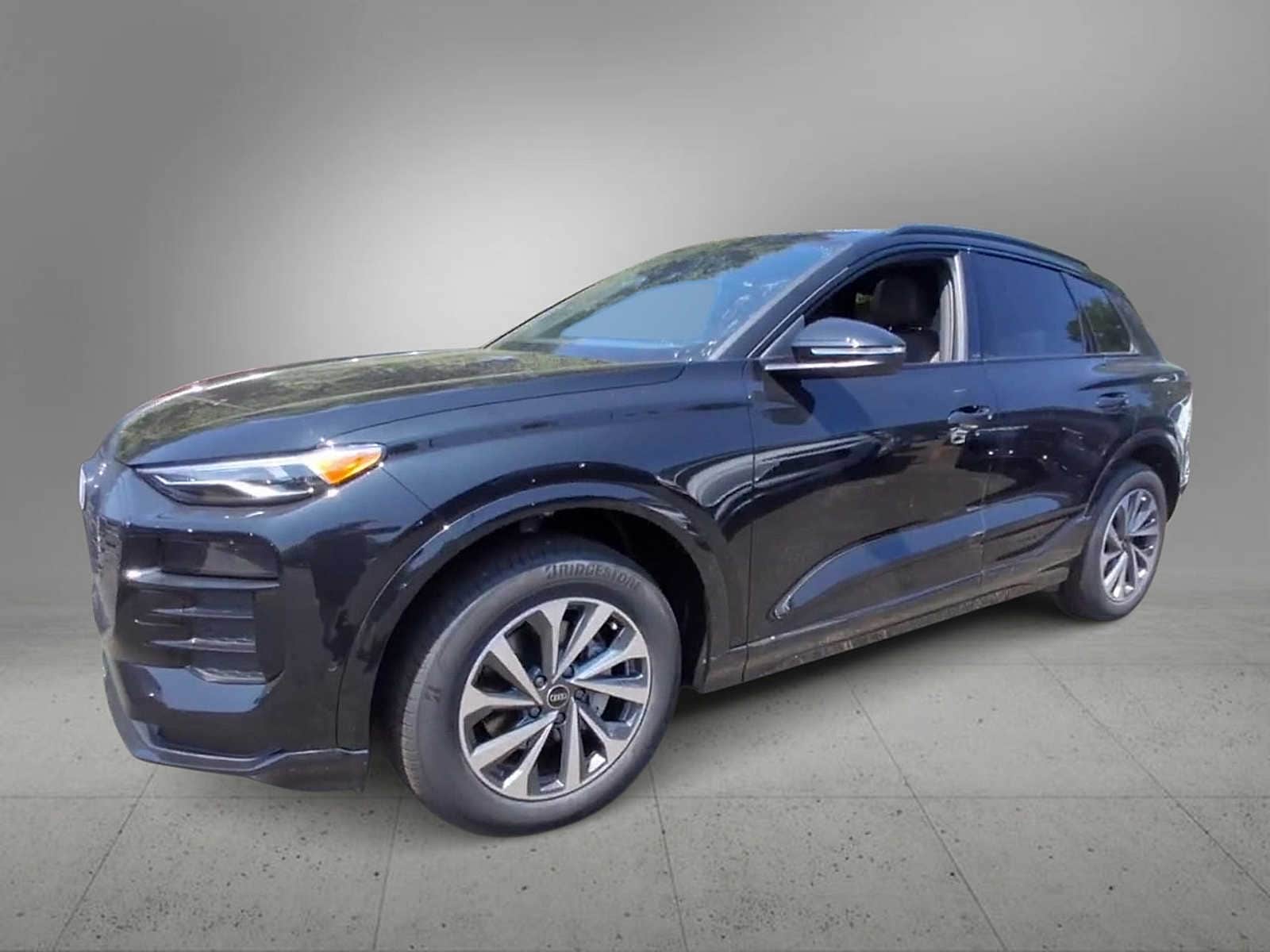 Thumbnail: 2025 Audi Q6 e-tron - 4