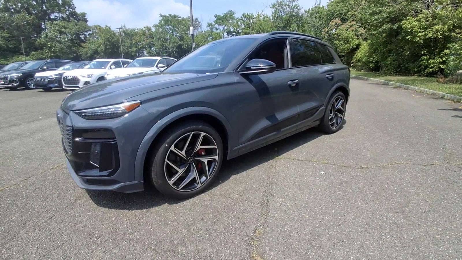 Thumbnail: 2025 Audi SQ6 e-tron - 4
