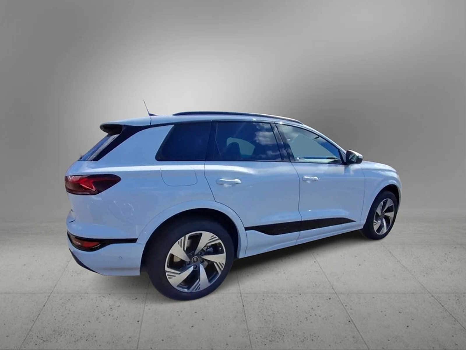 Thumbnail: 2025 Audi Q6 e-tron - 8