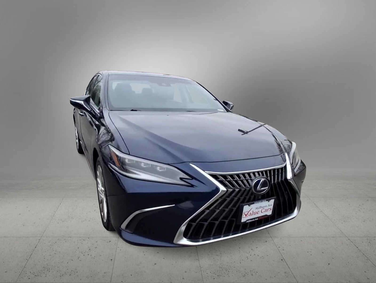 Thumbnail: 2022 Lexus ES - 2