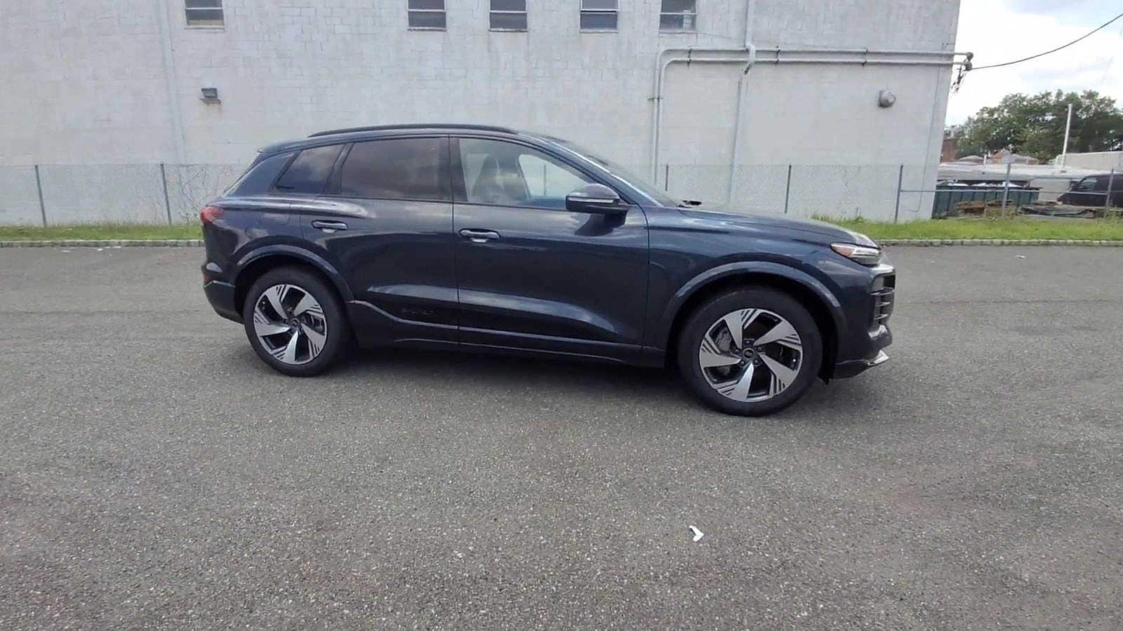 Thumbnail: 2025 Audi Q6 e-tron - 9