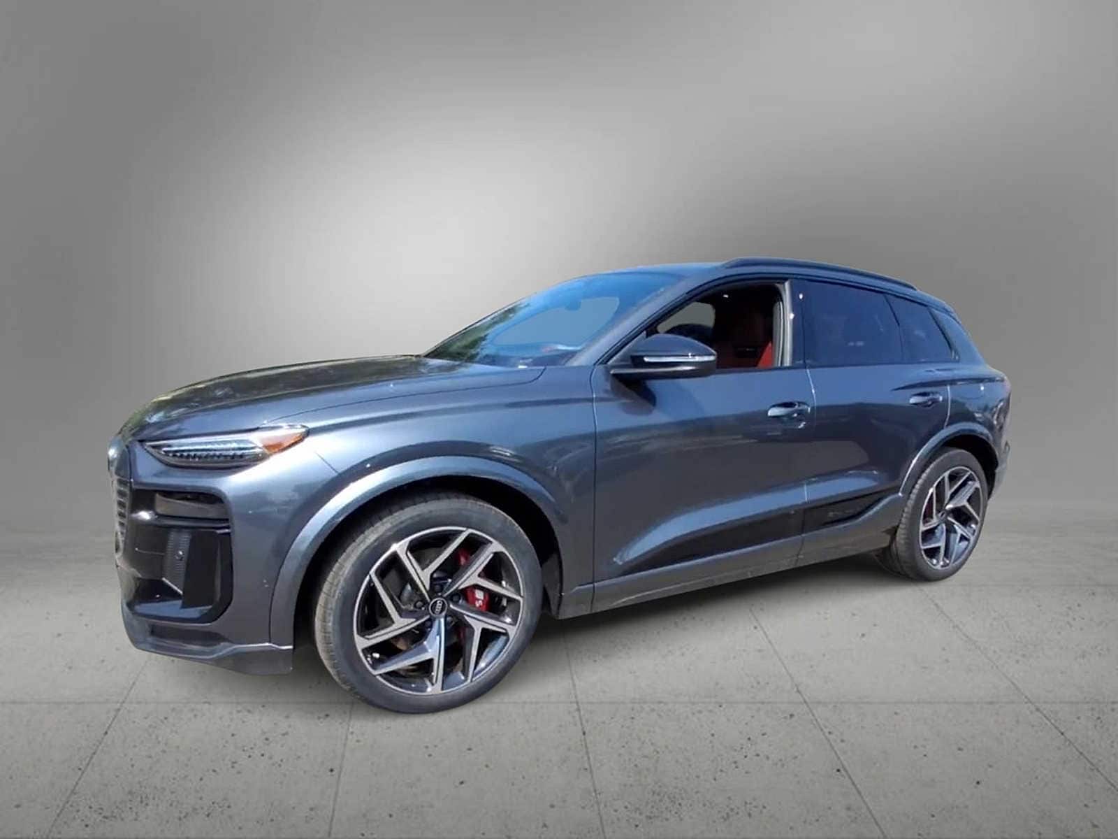 Thumbnail: 2025 Audi SQ6 e-tron - 4