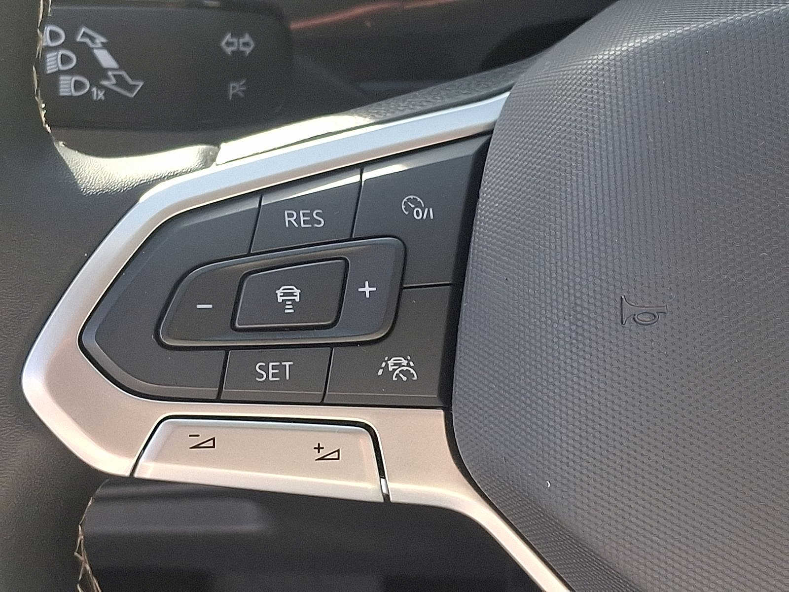 Thumbnail: 2024 Volkswagen Tiguan - 17