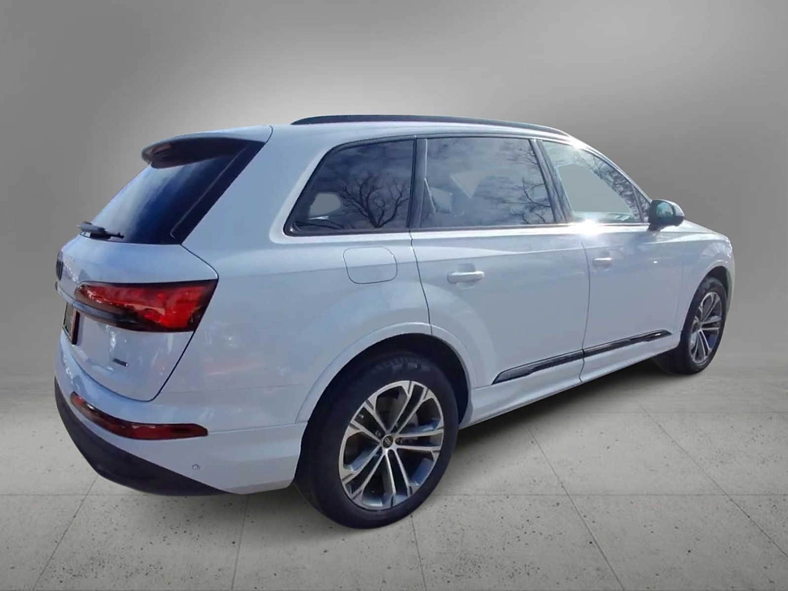 Thumbnail: 2025 Audi Q7 - 8