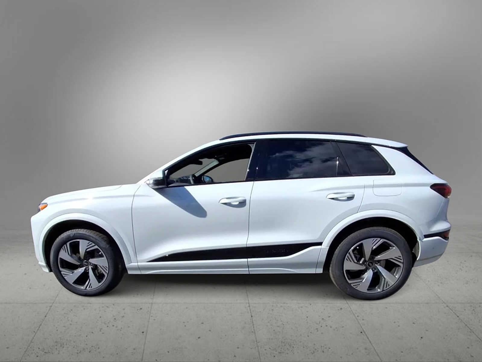 Thumbnail: 2025 Audi Q6 e-tron - 5