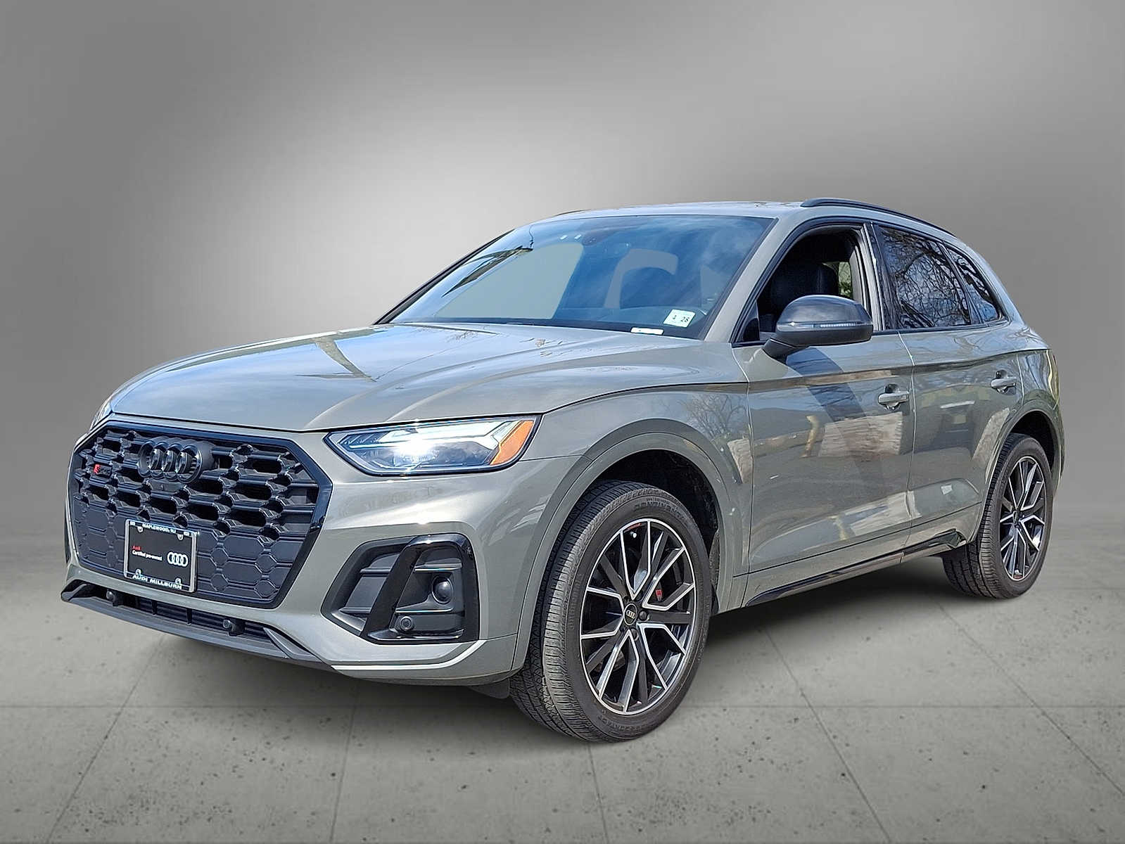 Thumbnail: 2023 Audi SQ5 - 1