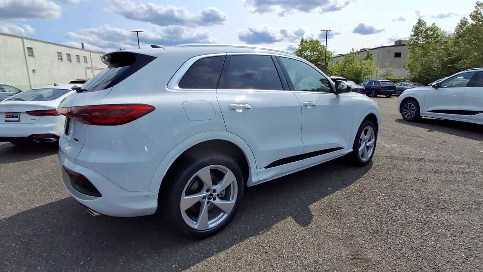 Thumbnail: 2025 Audi Q5 - 8