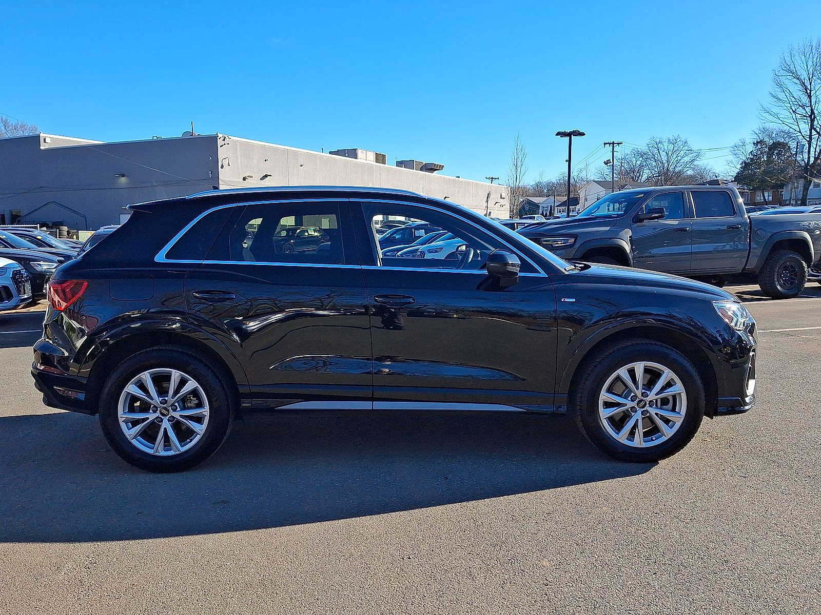 Thumbnail: 2025 Audi Q3 - 26