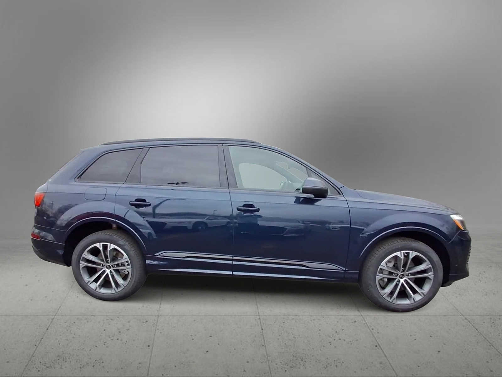 Thumbnail: 2026 Audi Q7 - 9