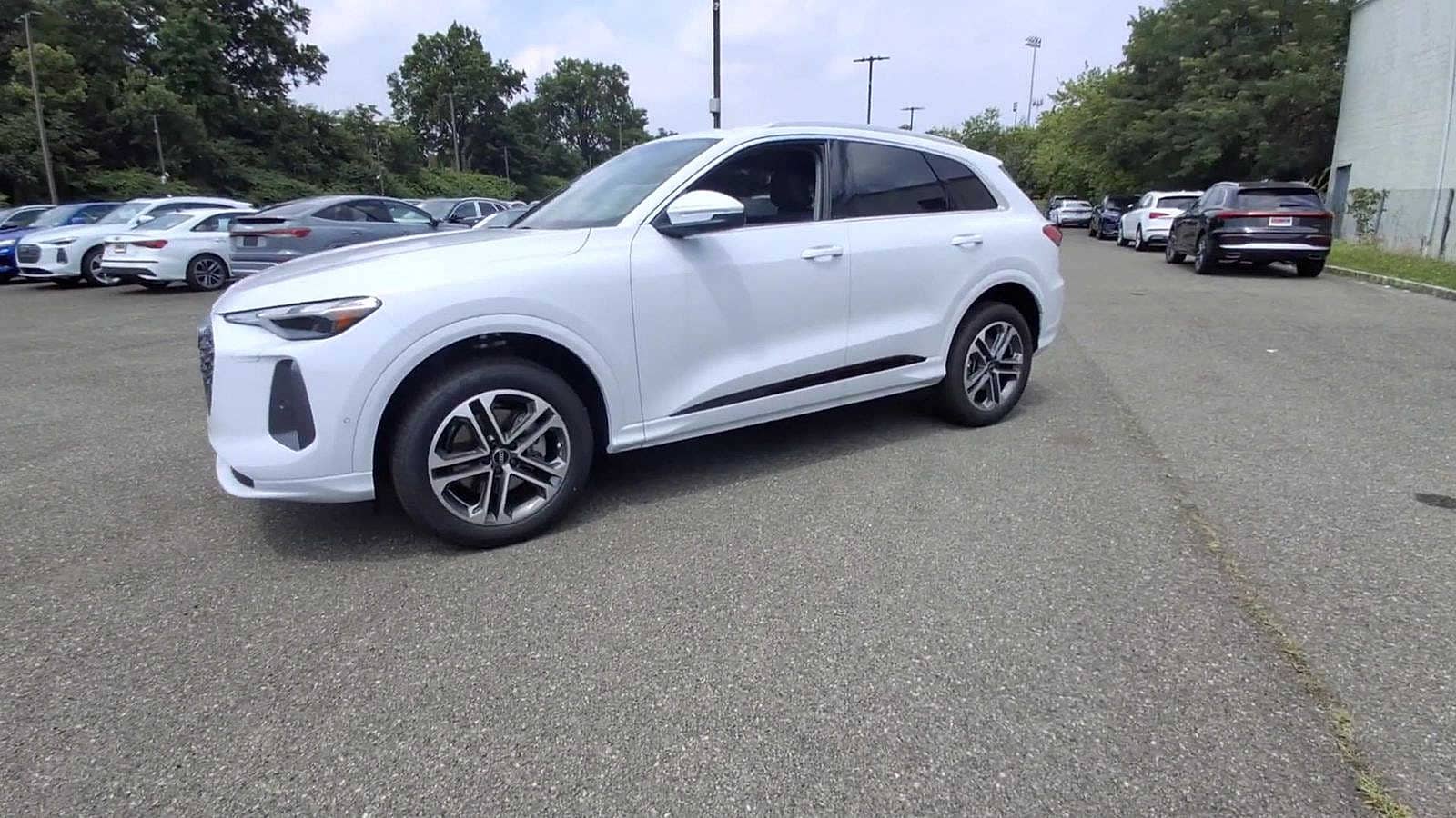 Thumbnail: 2025 Audi Q5 - 4