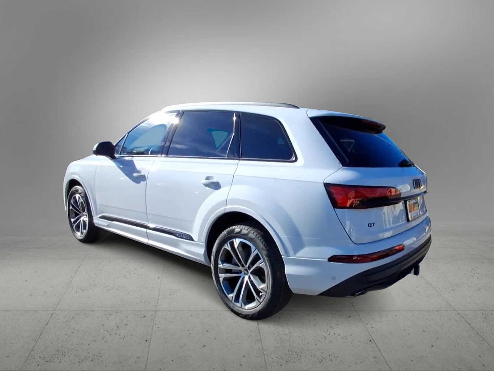 Thumbnail: 2026 Audi Q7 - 6