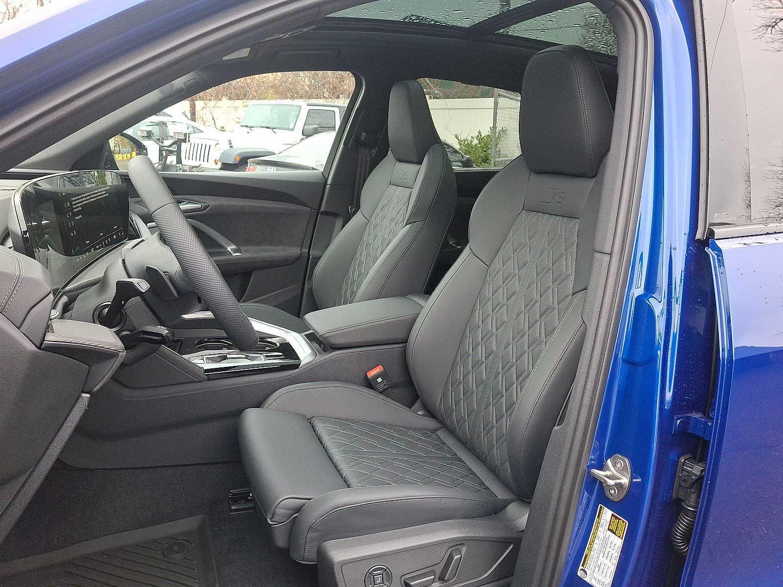 Thumbnail: 2025 Audi SQ5 - 14