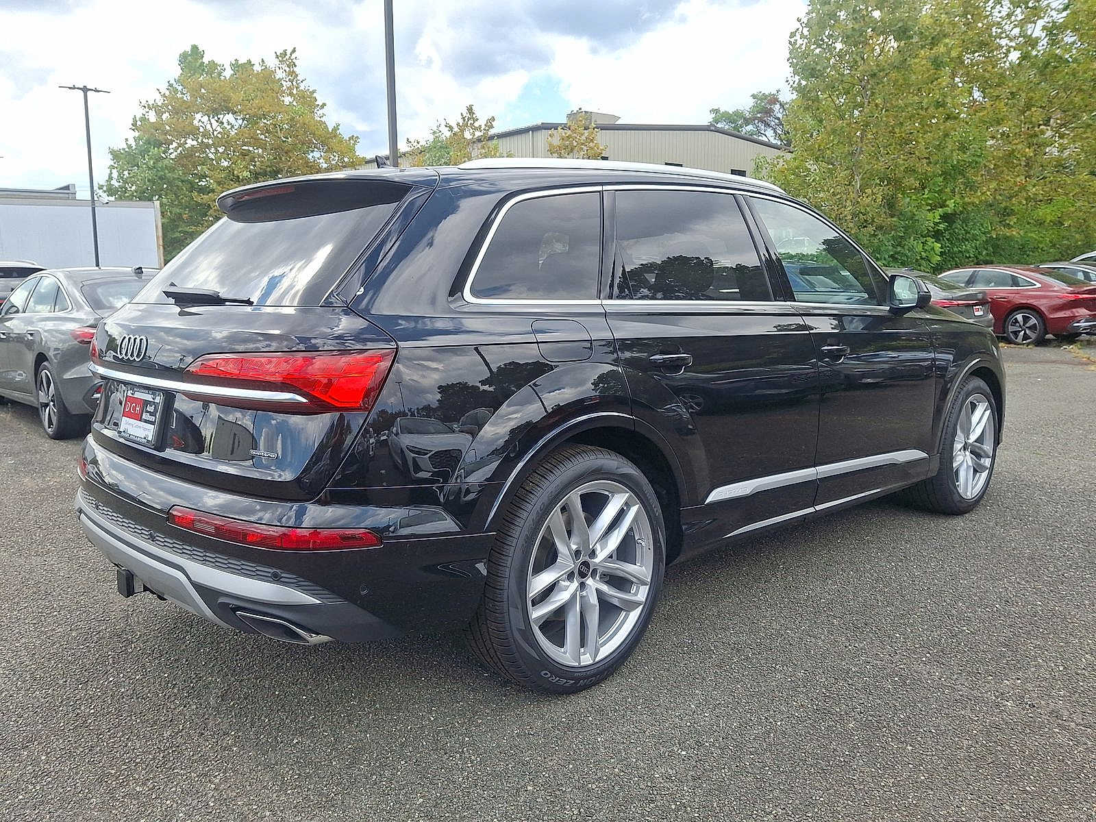 Thumbnail: 2025 Audi Q7 - 12