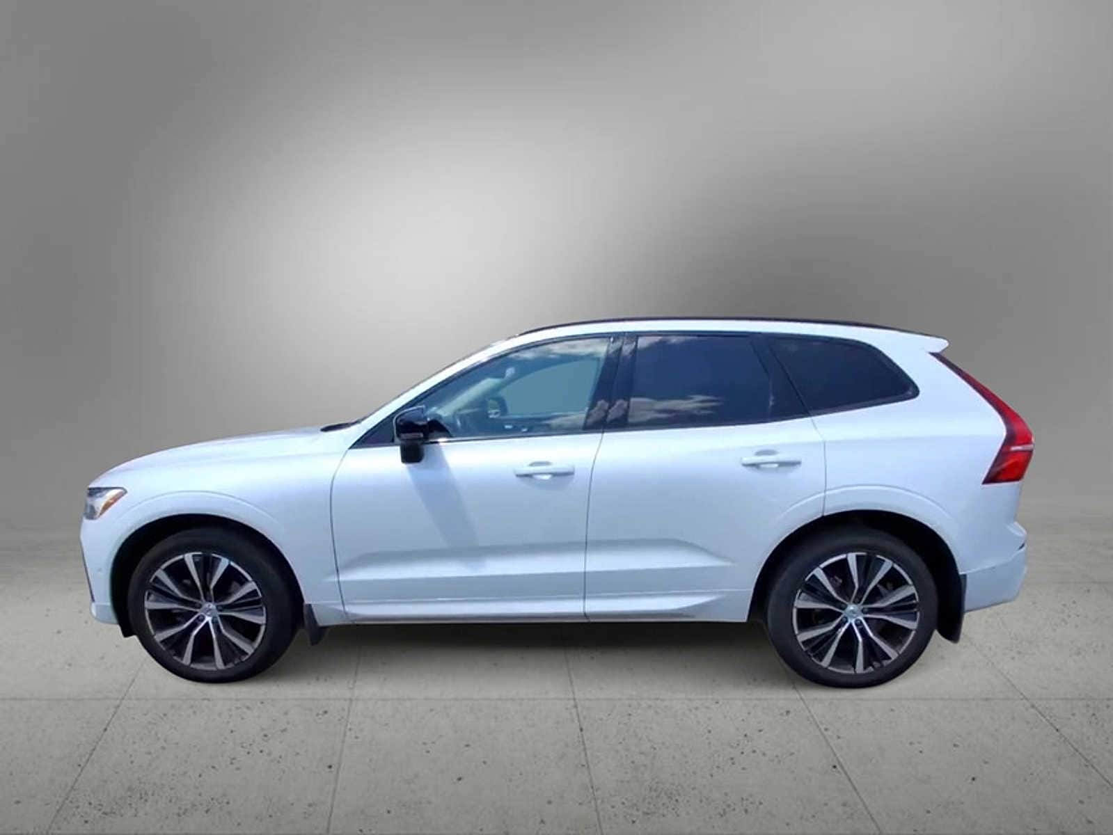 2023 Volvo XC60 B5 Plus 5