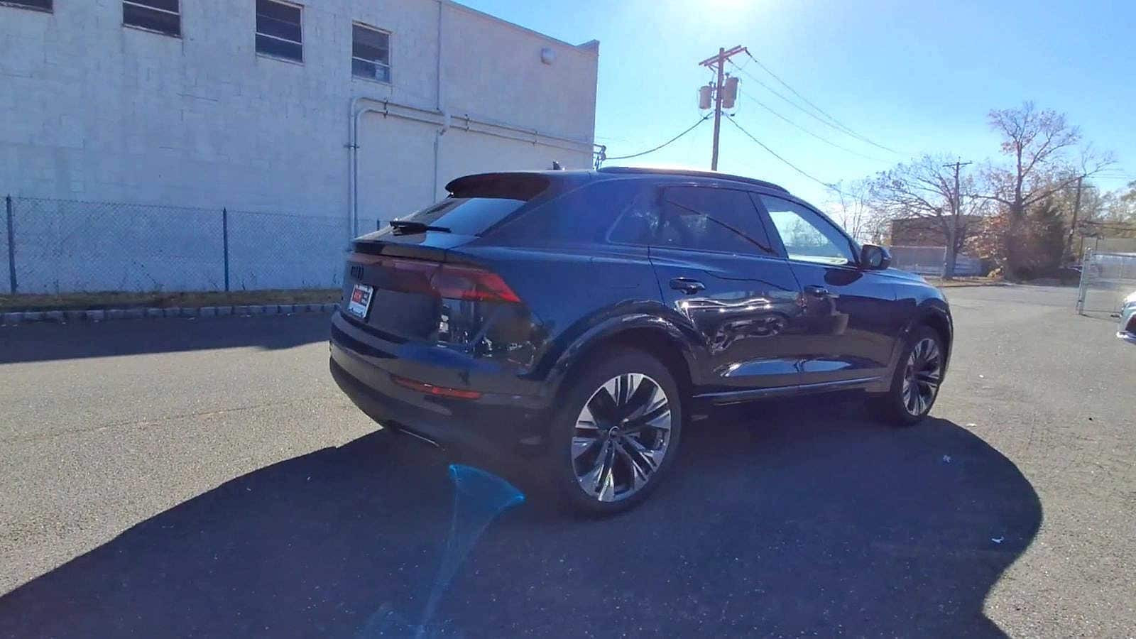 Thumbnail: 2025 Audi Q8 - 8