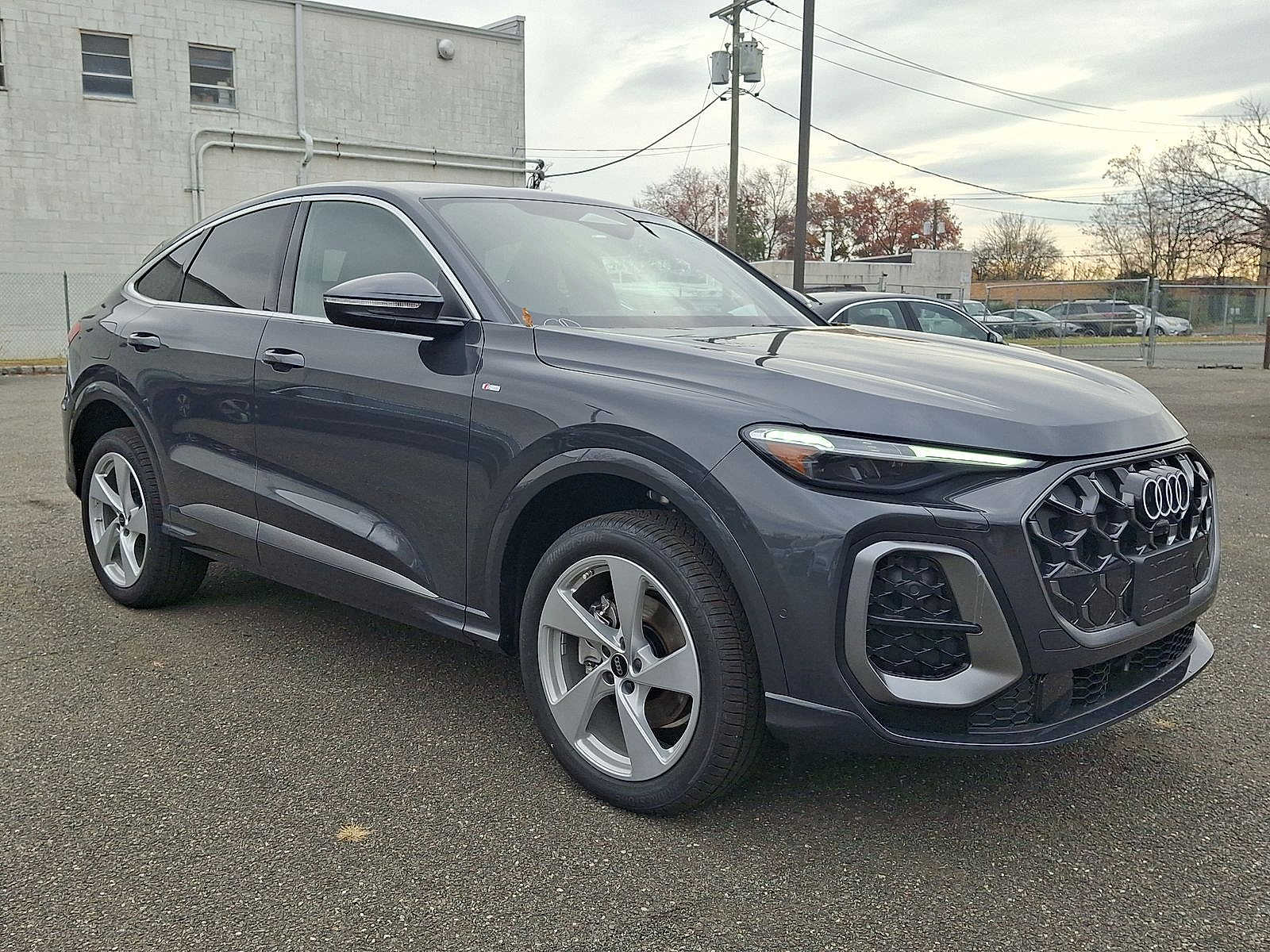 Thumbnail: 2025 Audi Q5 - 10