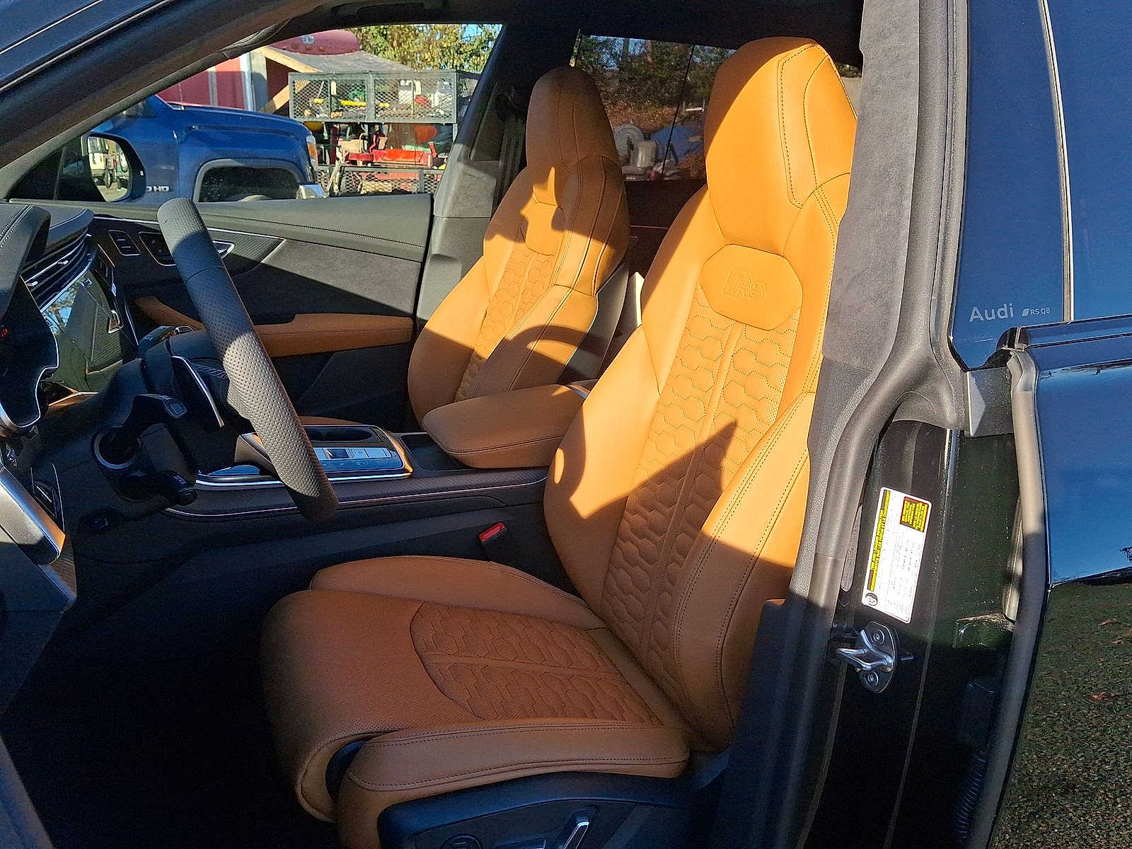 Thumbnail: 2026 Audi RS Q8 - 13