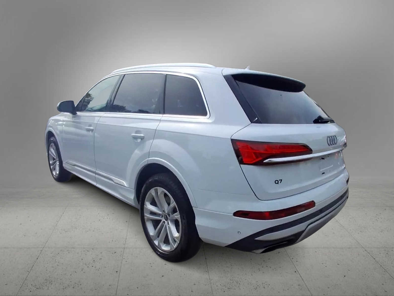 Thumbnail: 2025 Audi Q7 - 6