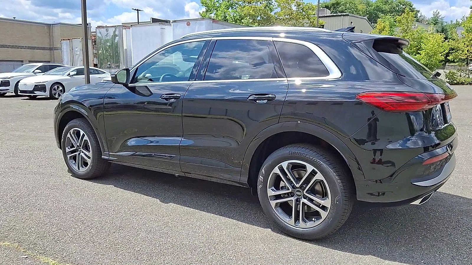 Thumbnail: 2025 Audi Q5 - 8