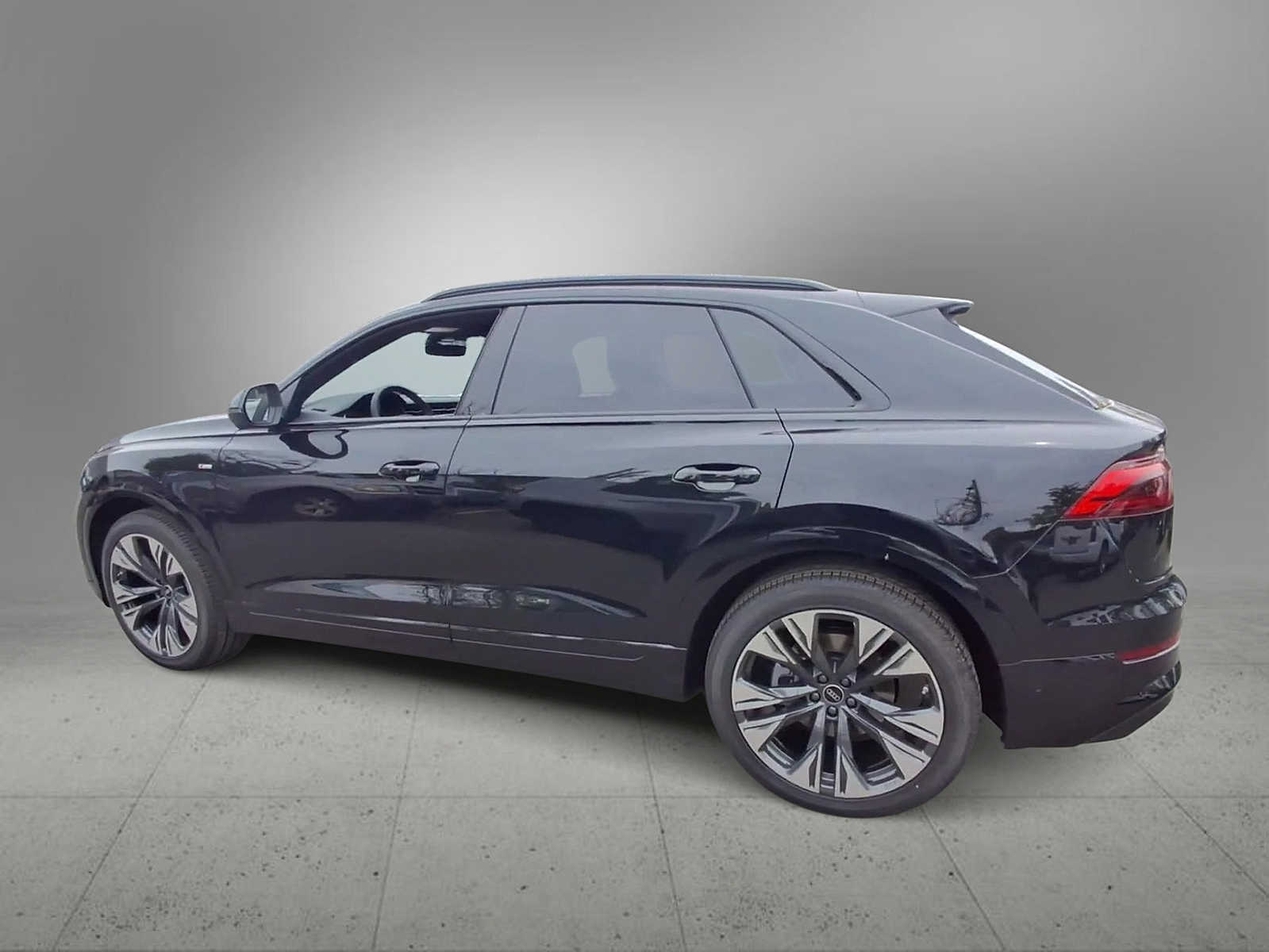 Thumbnail: 2026 Audi Q8 - 6