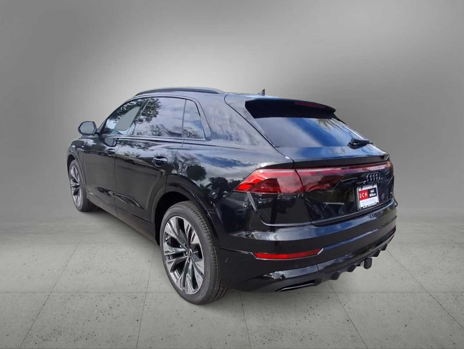 Thumbnail: 2026 Audi Q8 - 6