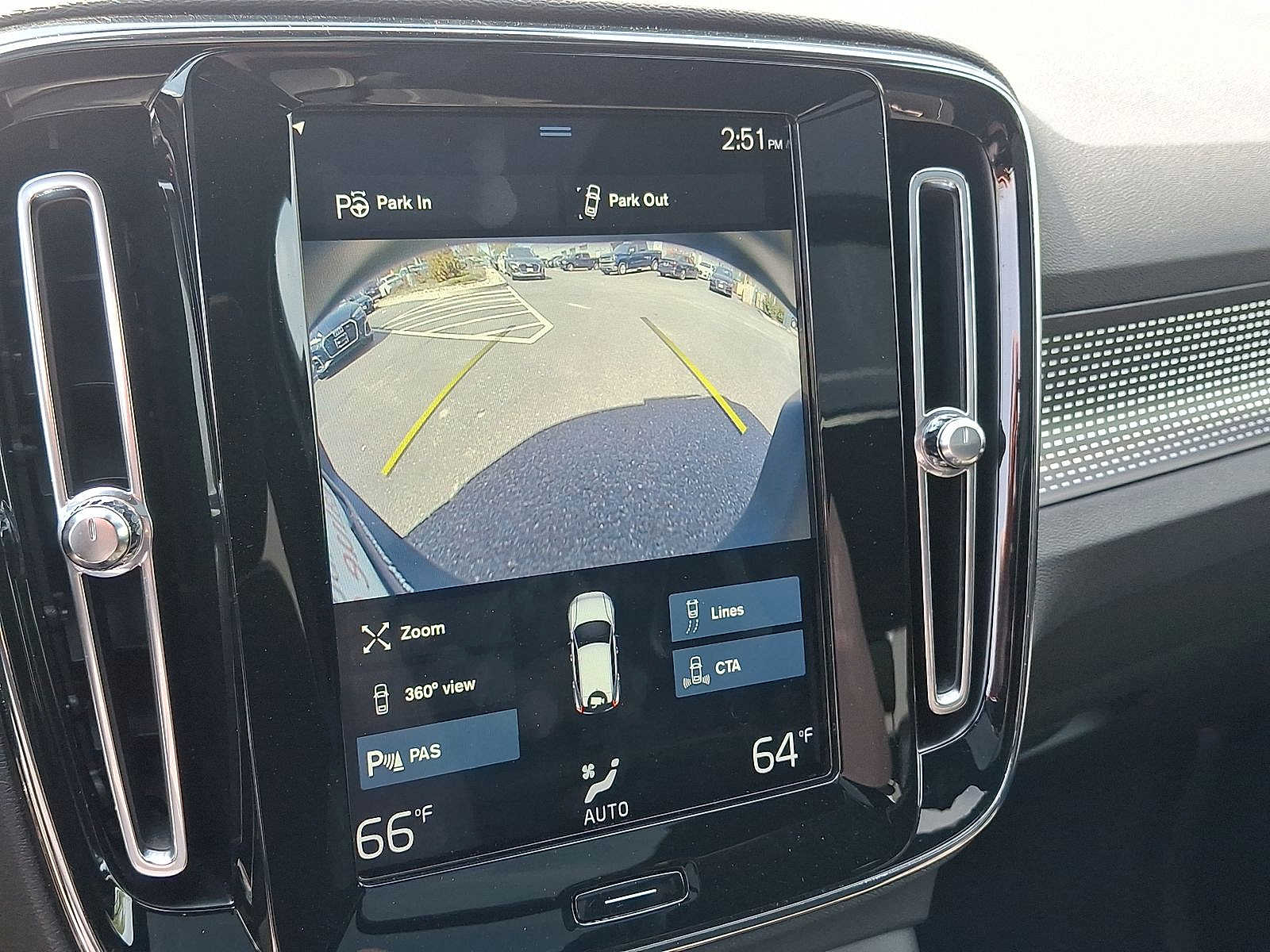 Thumbnail: 2019 Volvo XC40 - 15