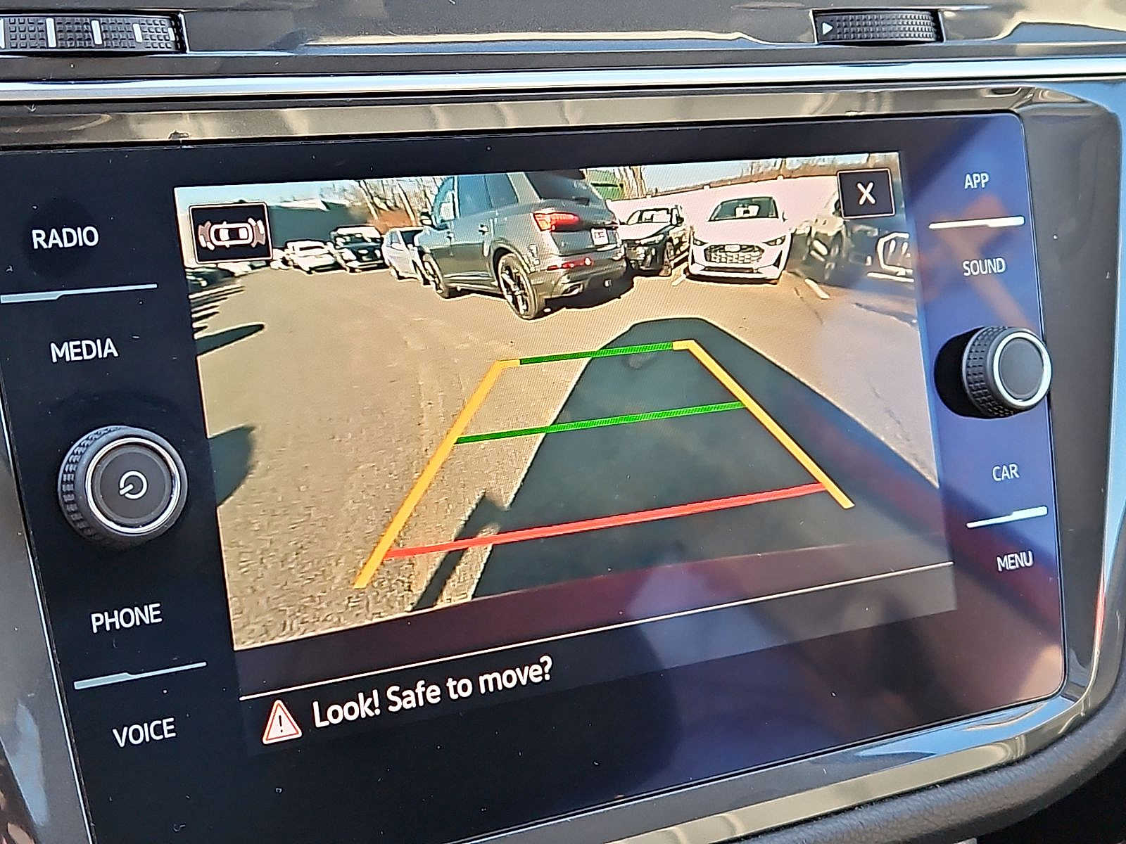 Thumbnail: 2022 Volkswagen Tiguan - 15