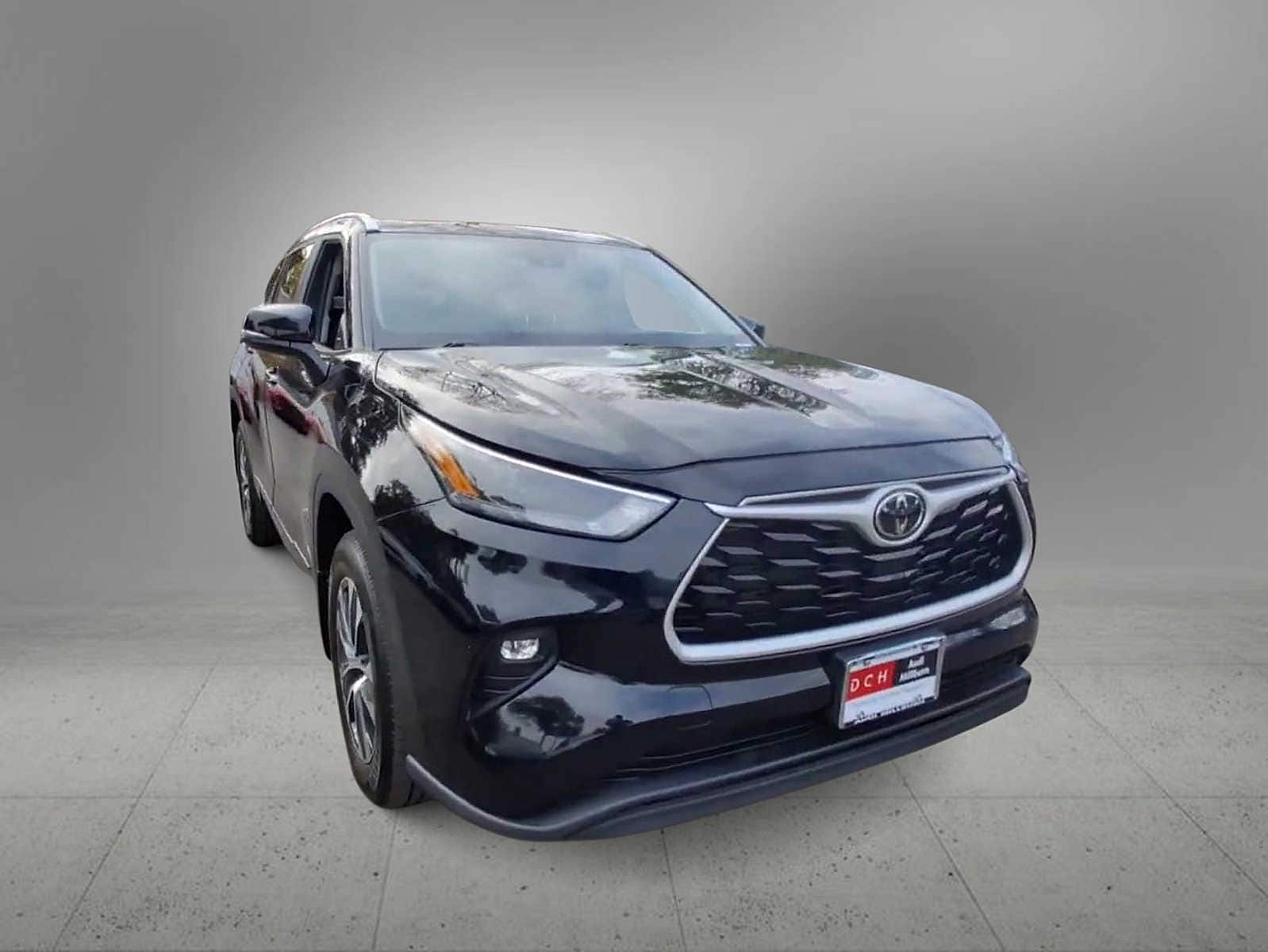 Thumbnail: 2023 Toyota Highlander - 2