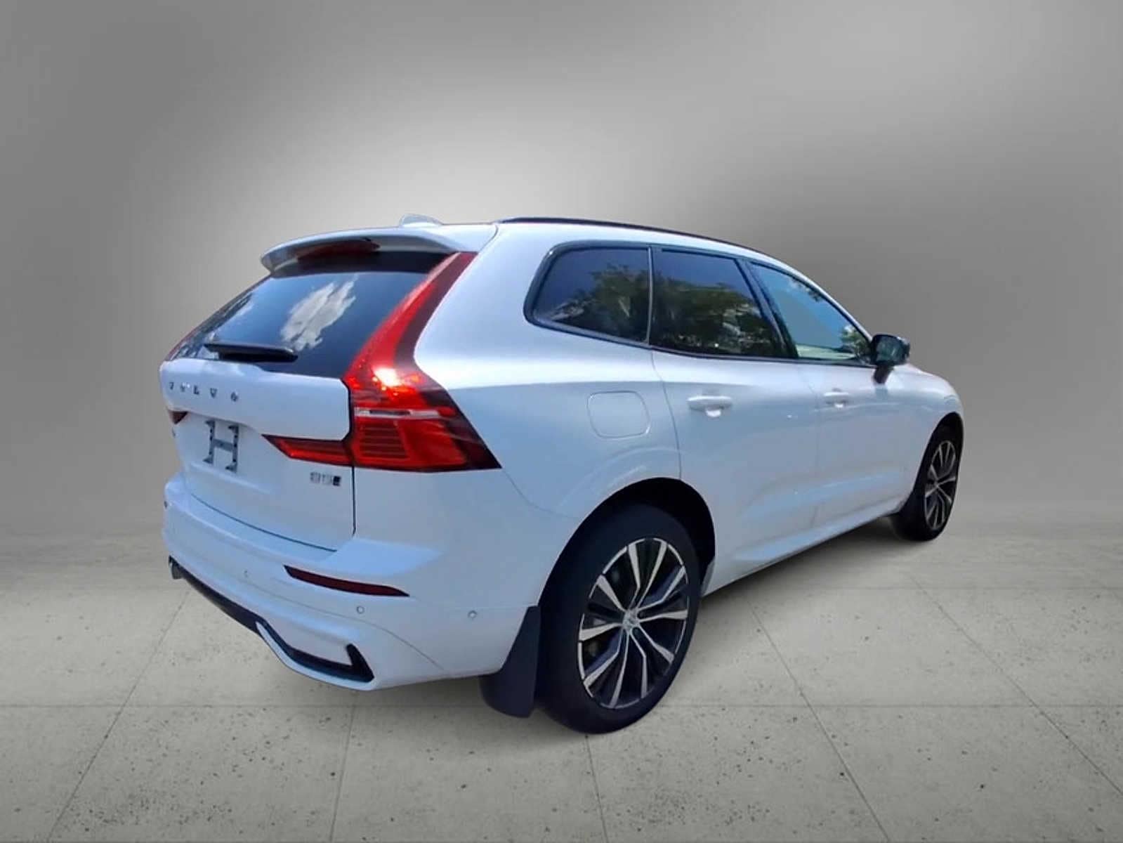 2023 Volvo XC60 B5 Plus 8