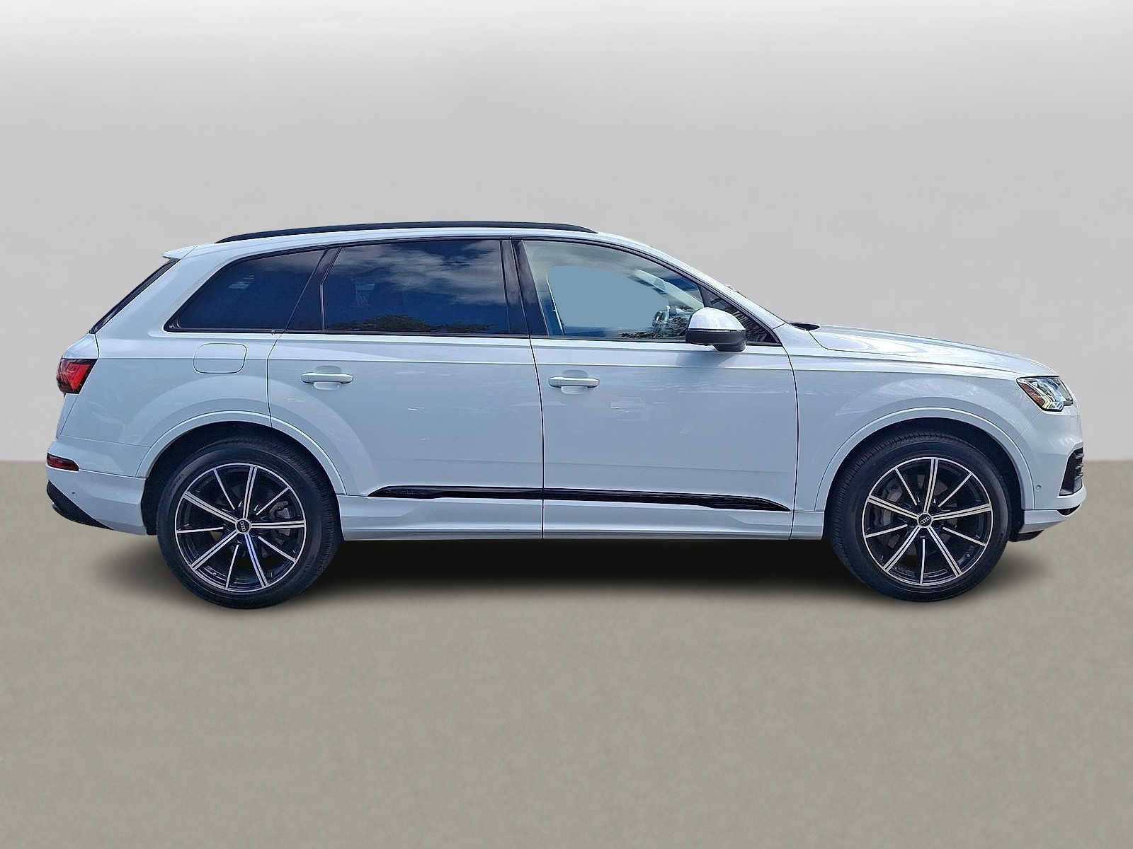 Thumbnail: 2023 Audi Q7 - 26
