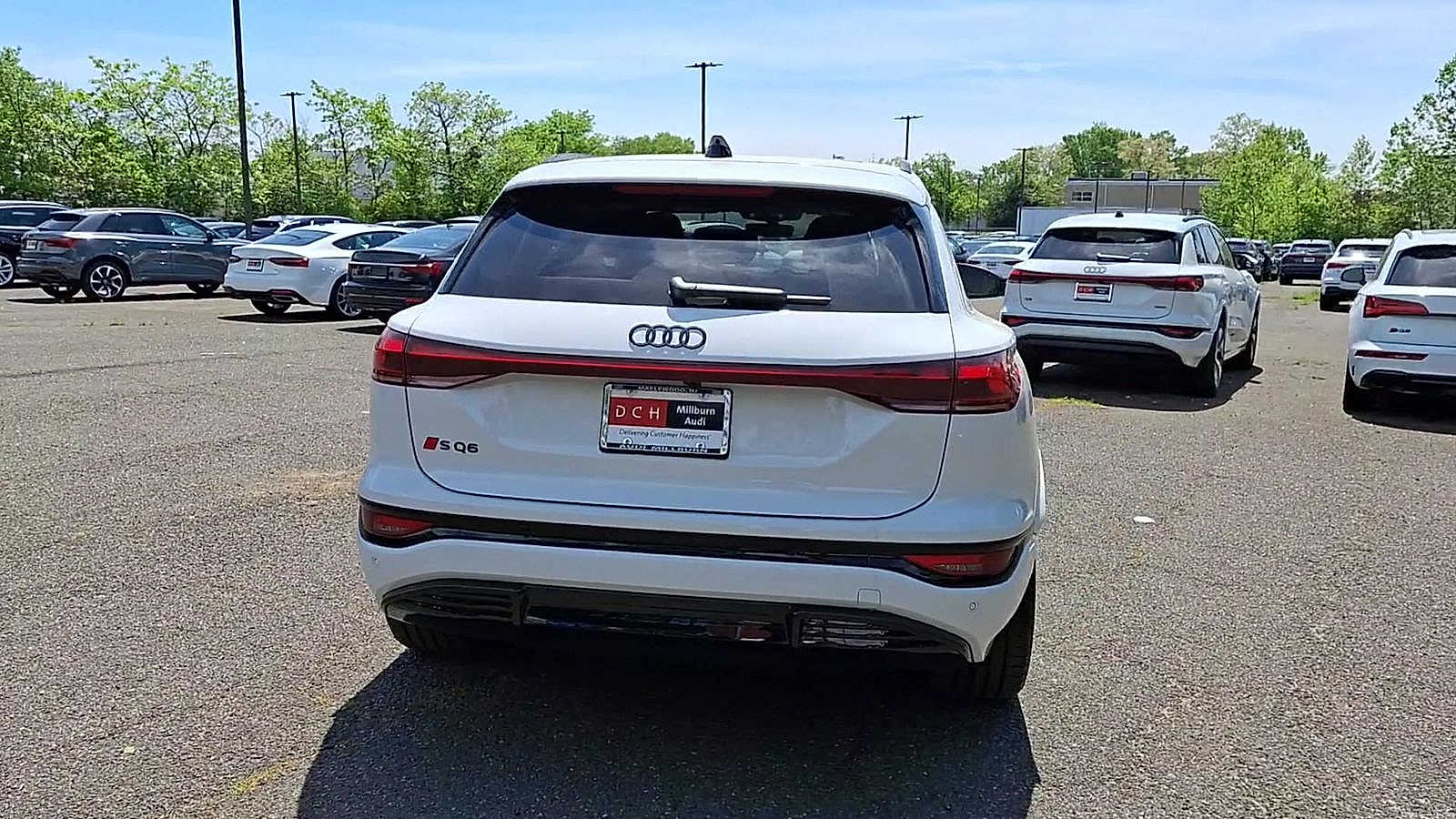 Thumbnail: 2025 Audi SQ6 e-tron - 7