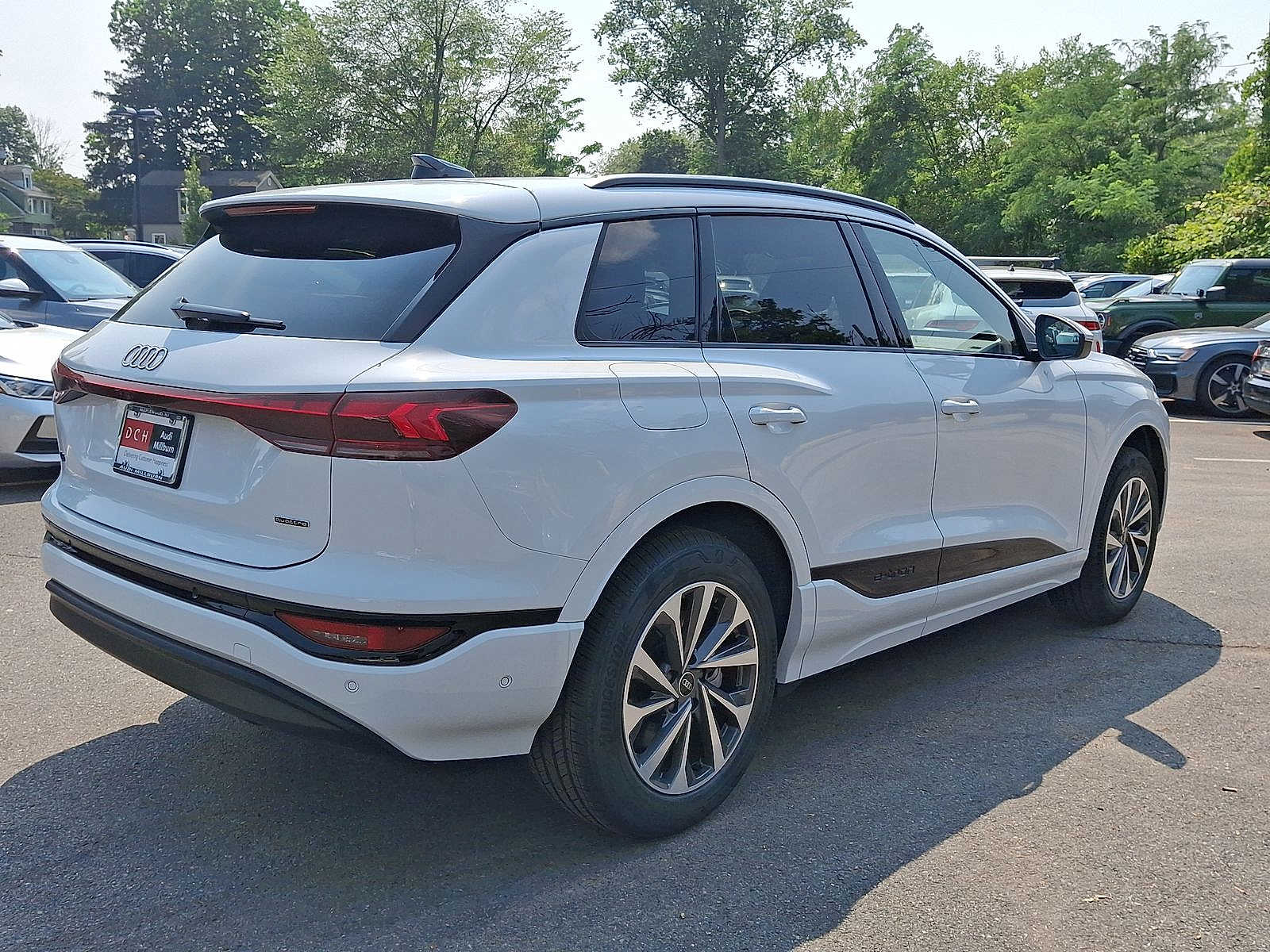 Thumbnail: 2025 Audi Q6 e-tron - 12