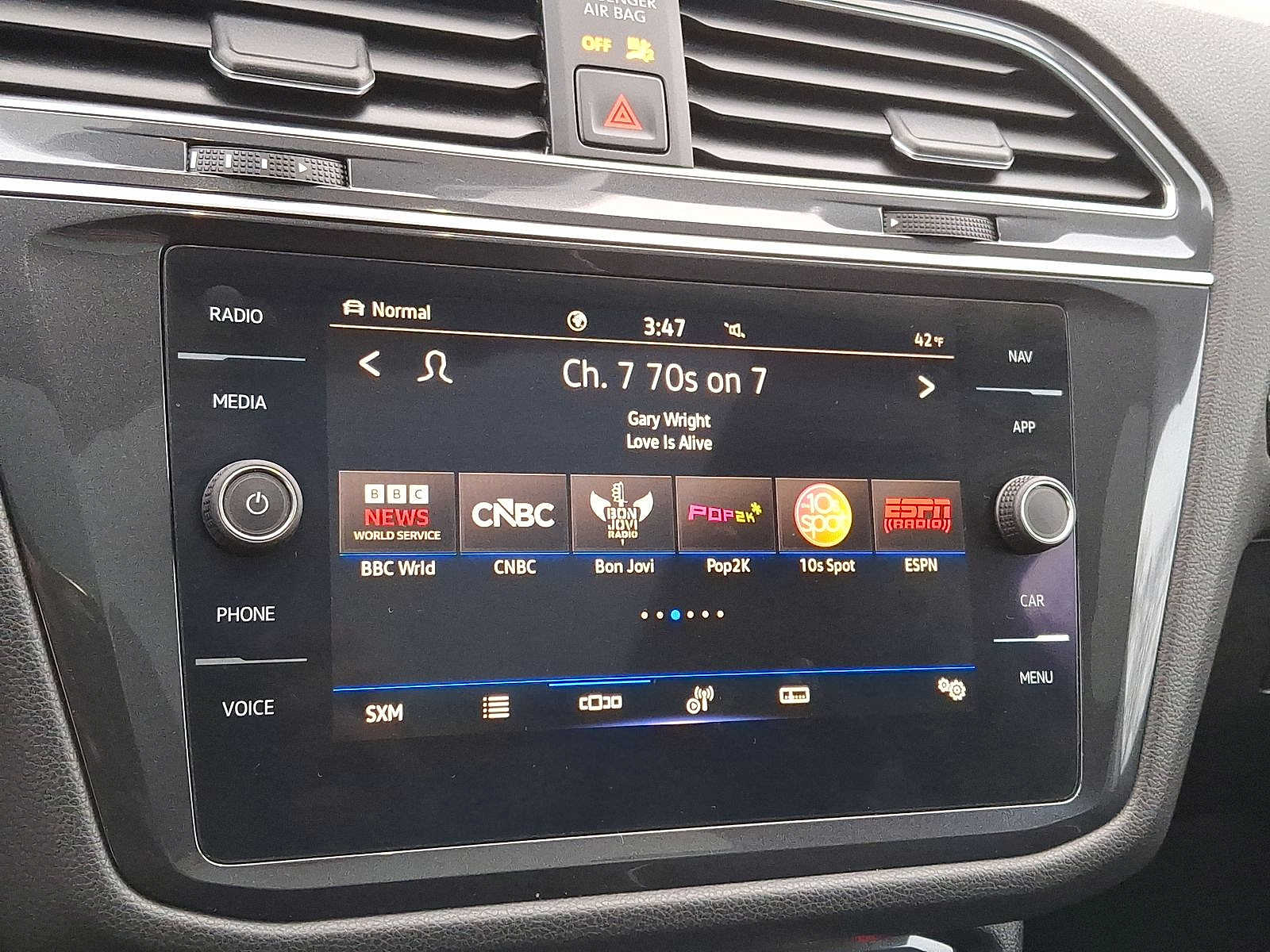 Thumbnail: 2022 Volkswagen Tiguan - 14