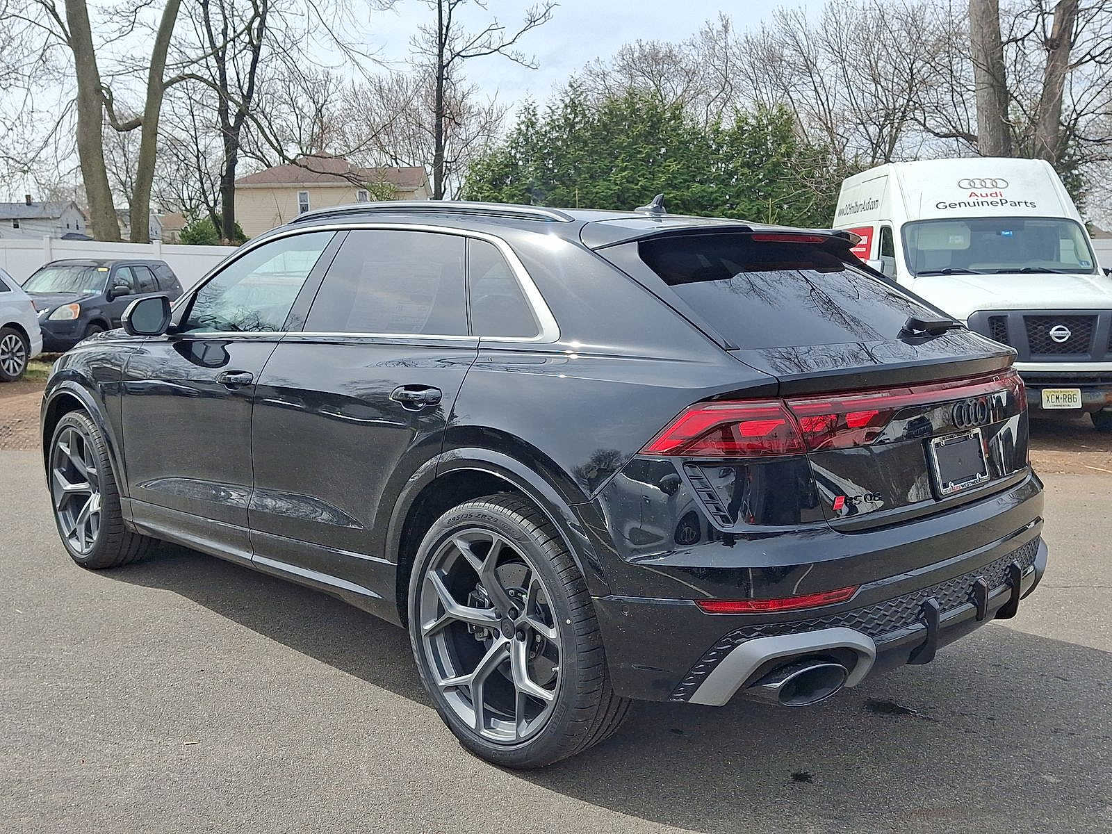 Thumbnail: 2026 Audi RS Q8 - 12