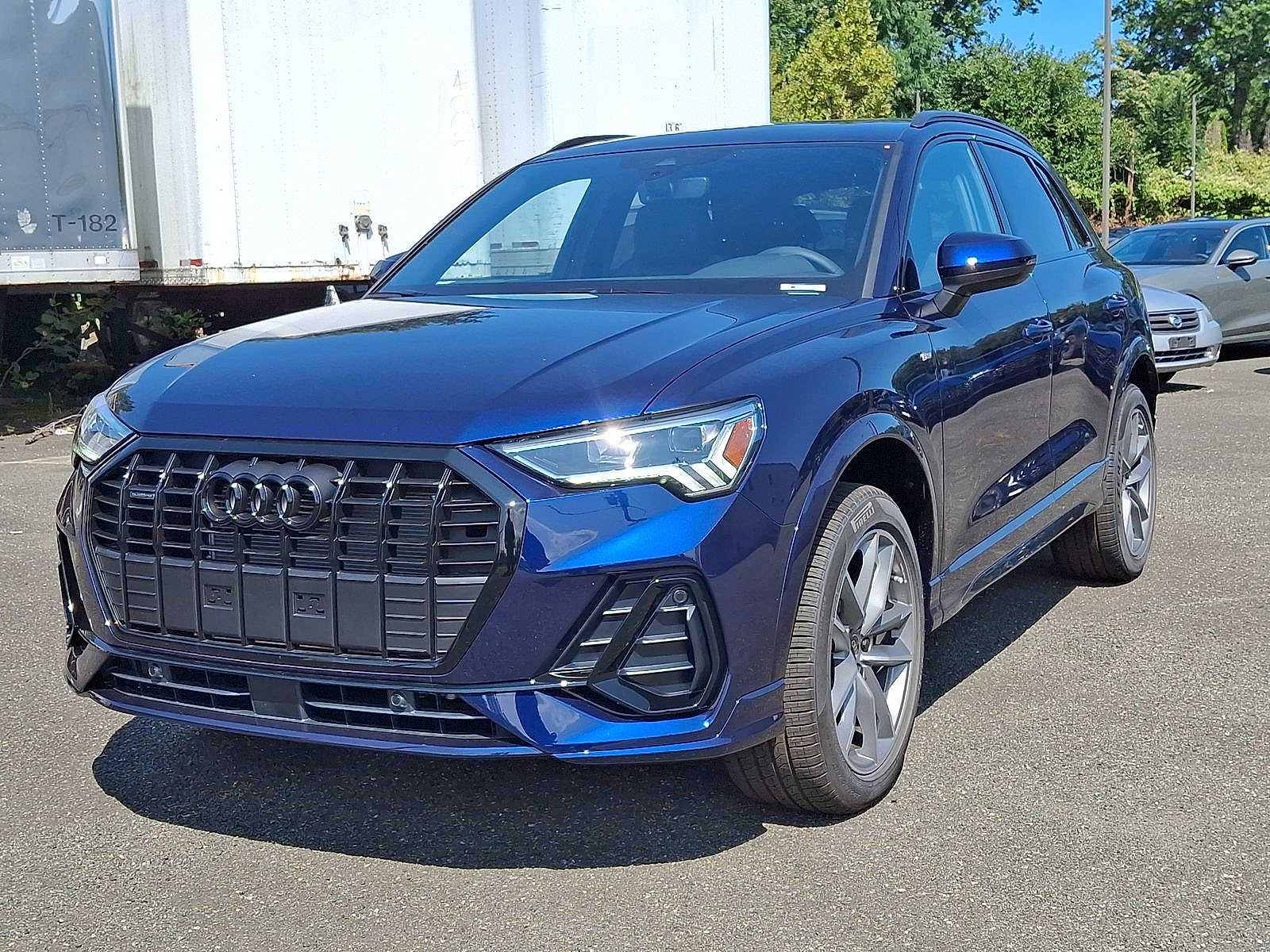 Thumbnail: 2025 Audi Q3 - 10