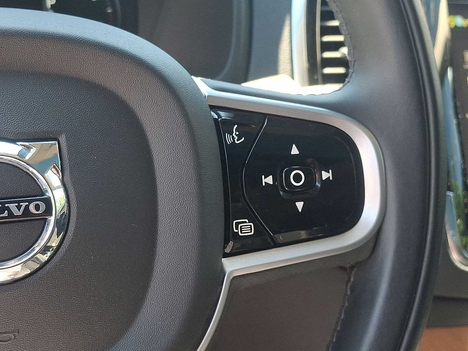 Thumbnail: 2020 Volvo XC90 - 17