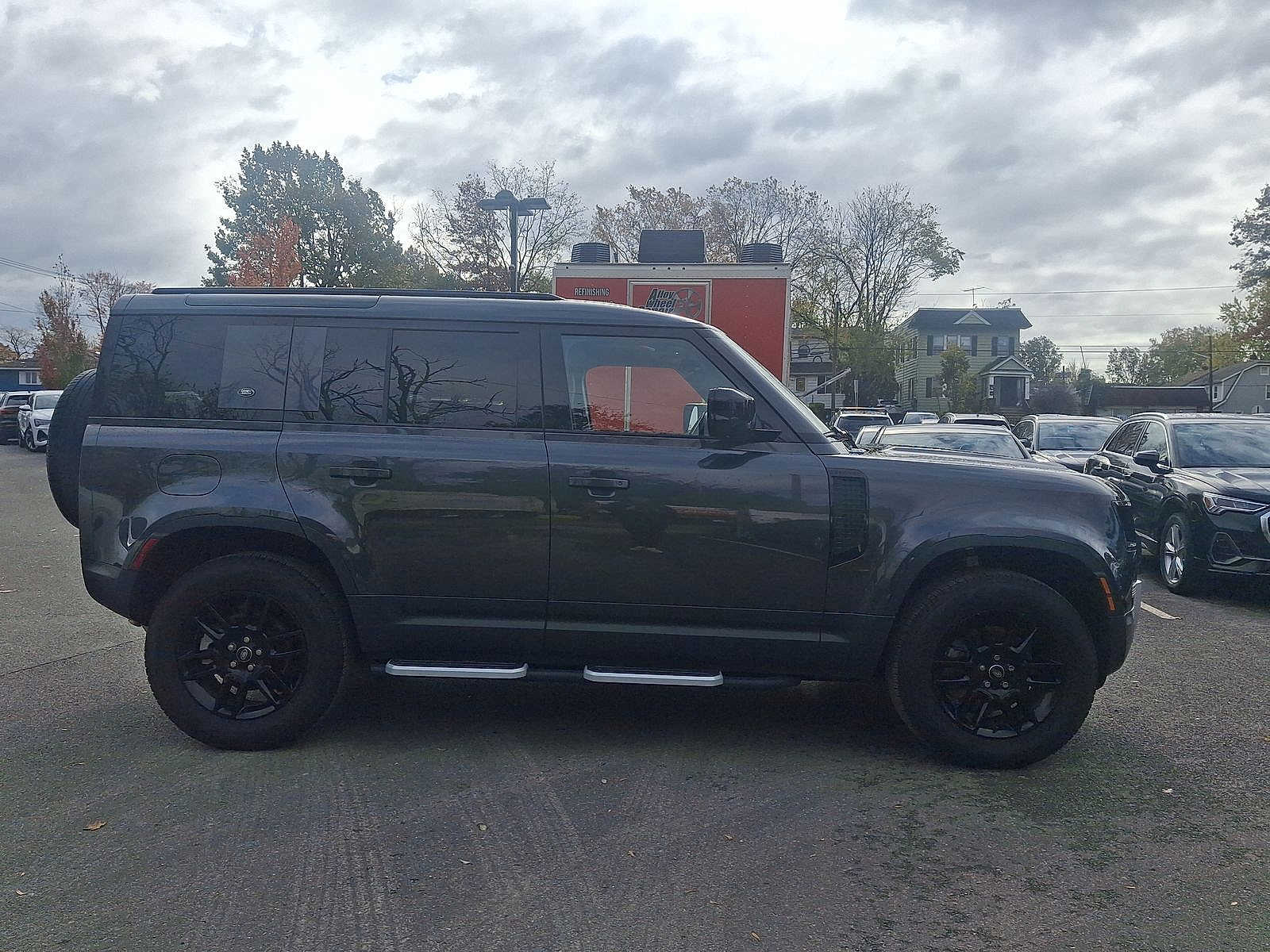 Thumbnail: 2023 Land Rover Defender - 24