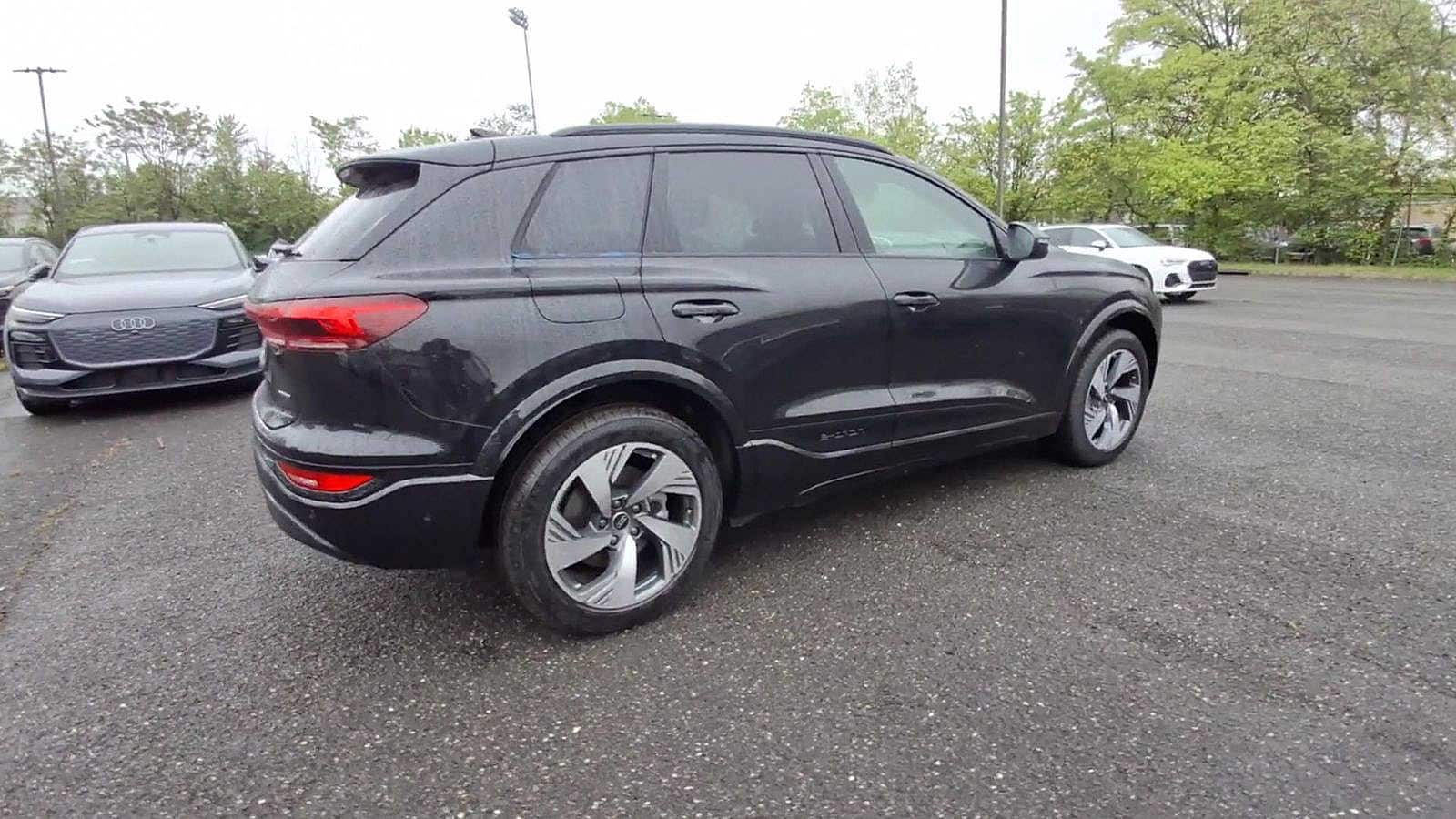 Thumbnail: 2025 Audi Q6 e-tron - 8