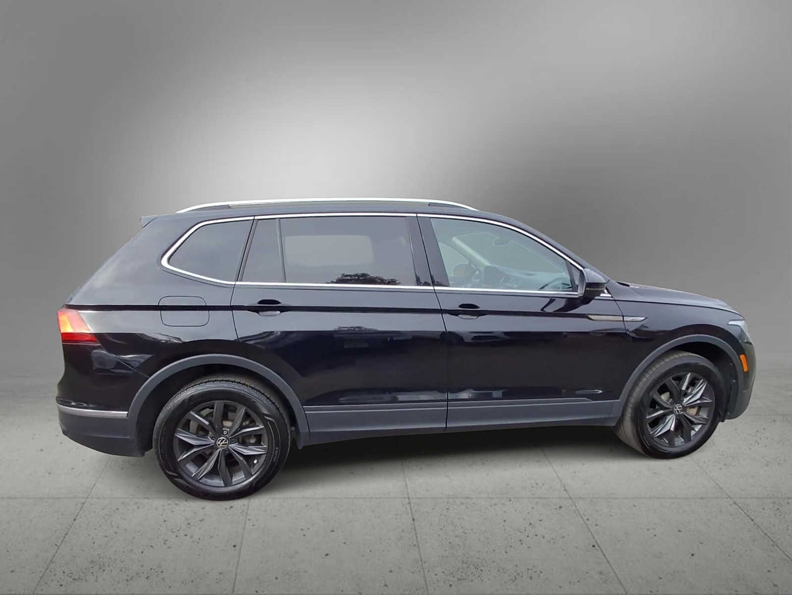 Thumbnail: 2024 Volkswagen Tiguan - 9