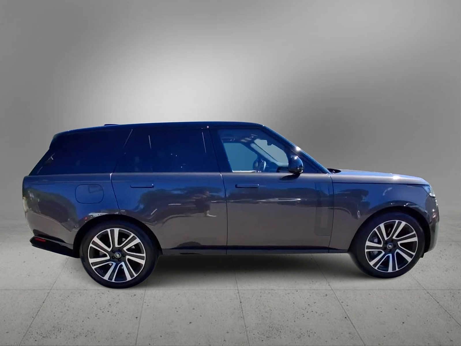 Thumbnail: 2023 Land Rover Range Rover - 9