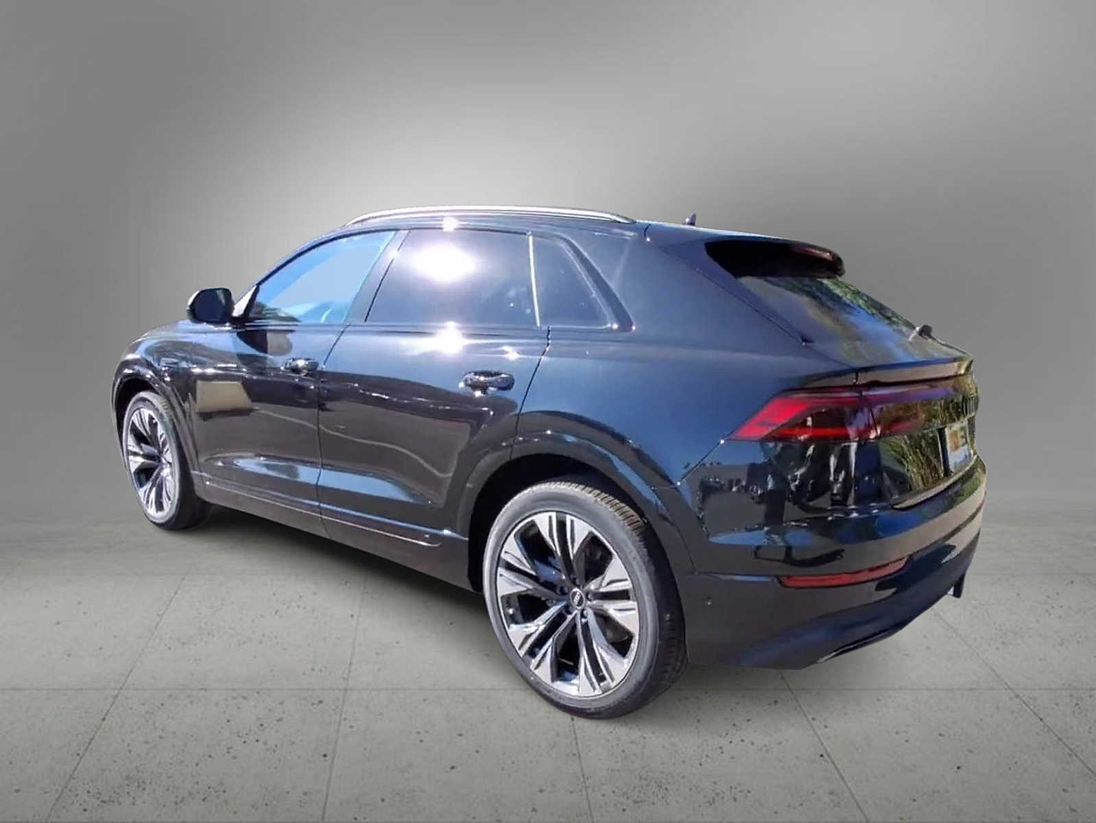 Thumbnail: 2025 Audi Q8 - 6