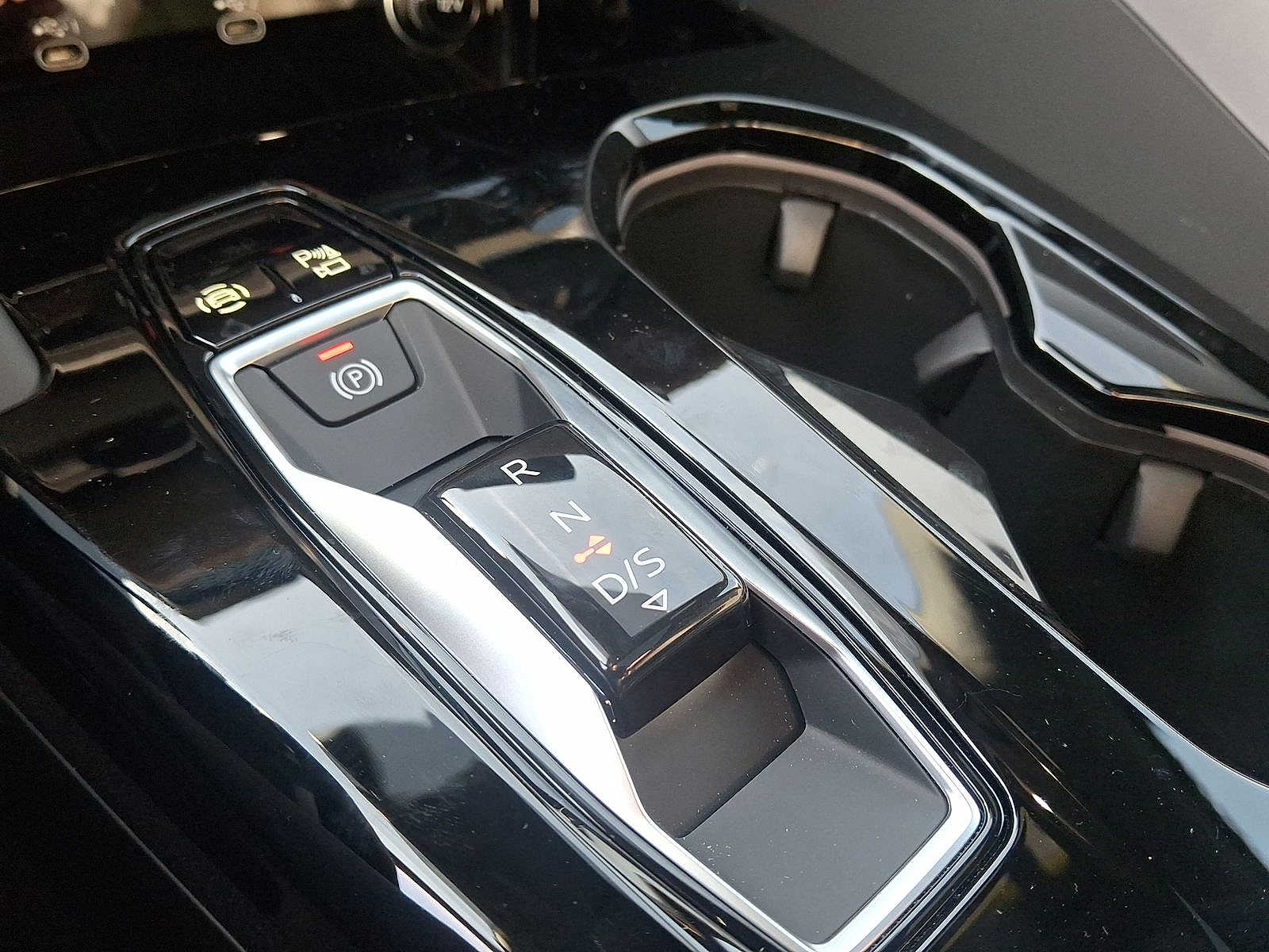 Thumbnail: 2025 Audi Q5 - 13