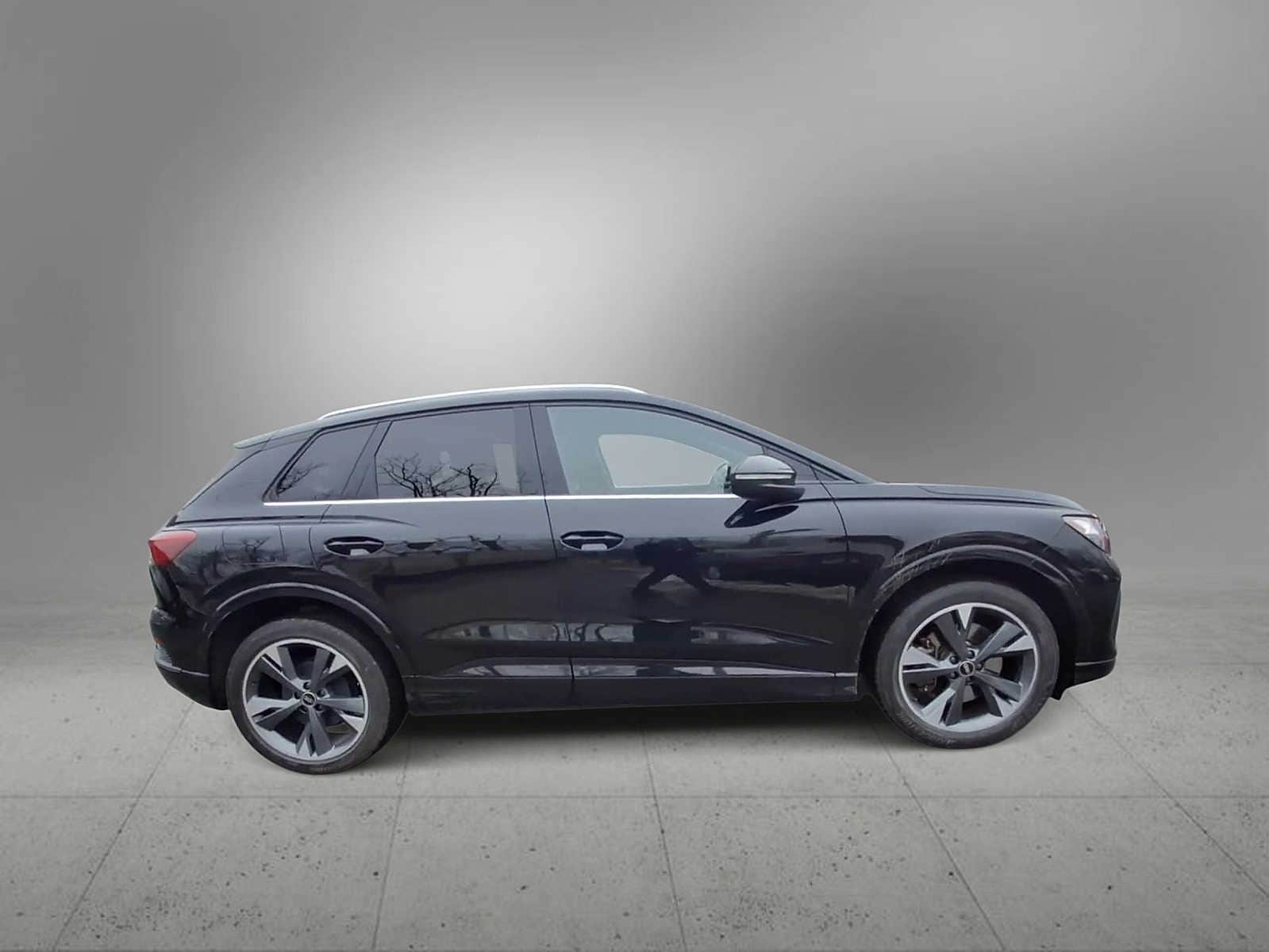 Thumbnail: 2022 Audi Q4 e-tron - 9